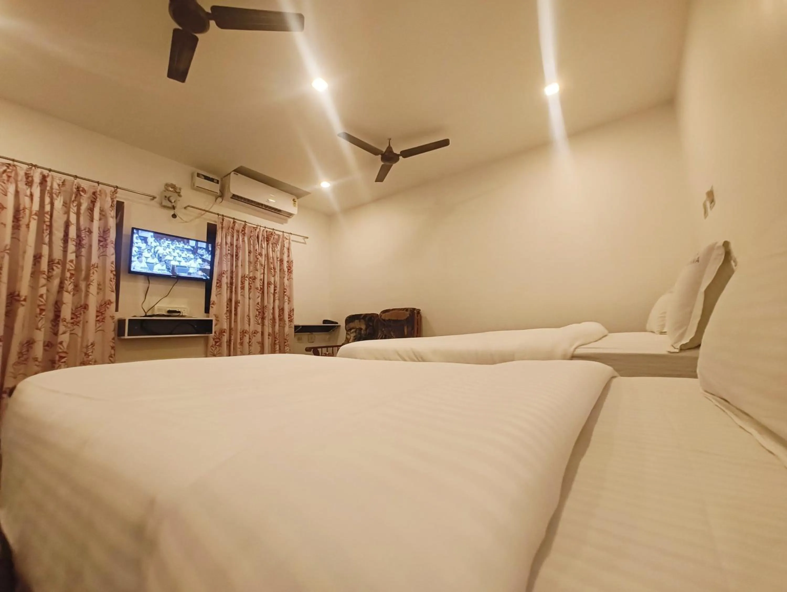 TV and multimedia, Bed in Hare Rama Hare Krishna - EESHA Hotel
