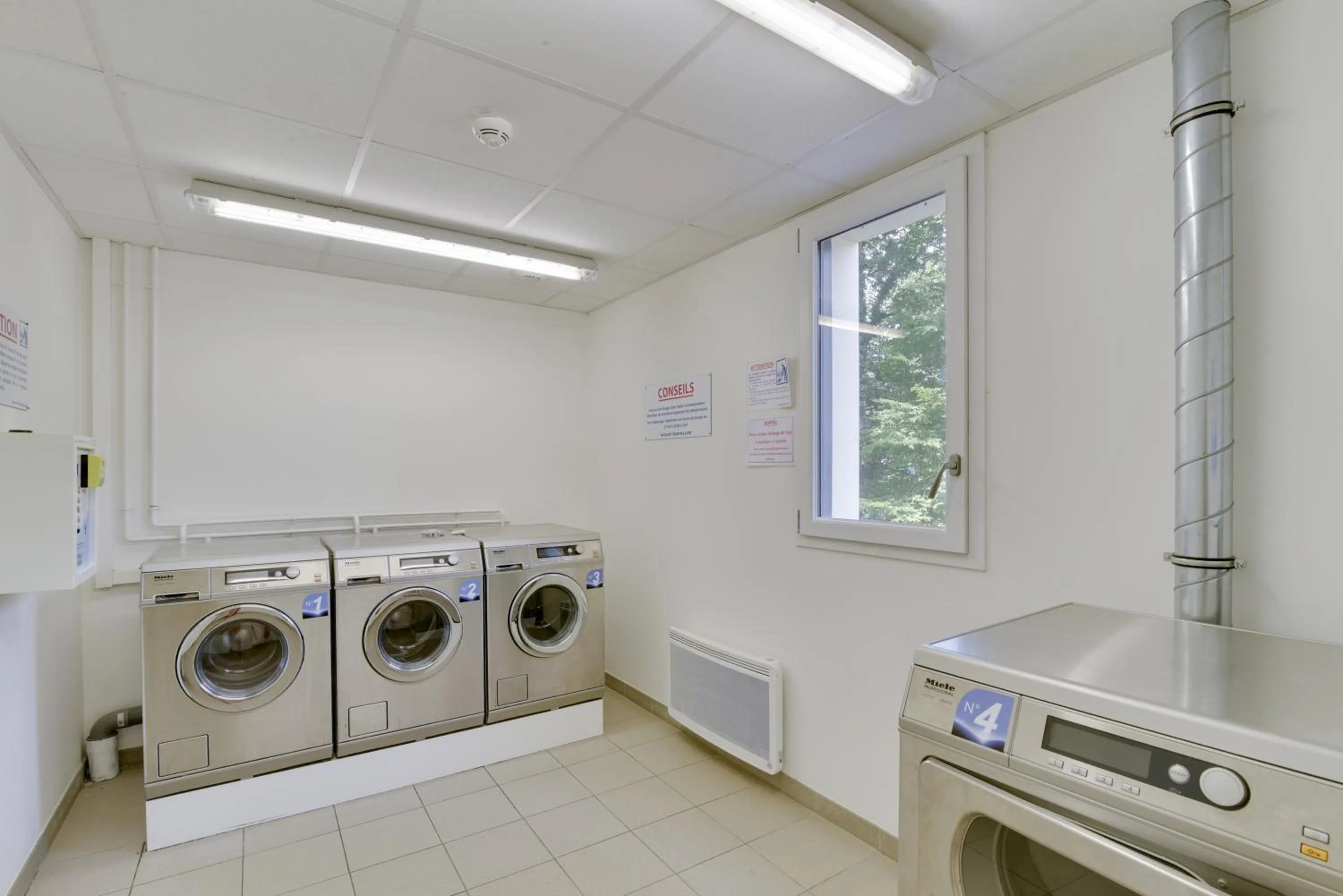 washing machine in Apparteo Nantes