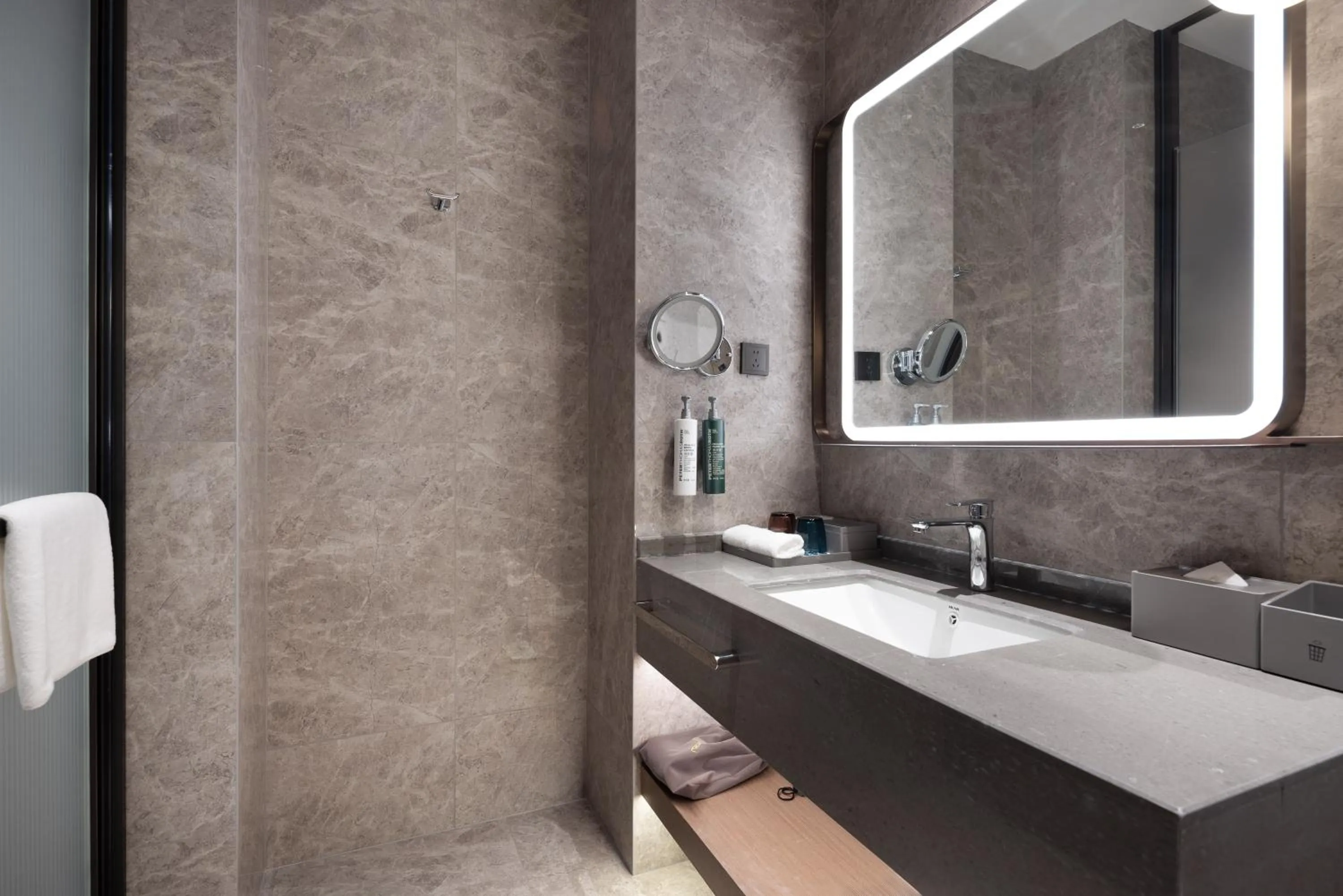 Bathroom in Home2 Suite by Hilton Ningbo Yinzhou