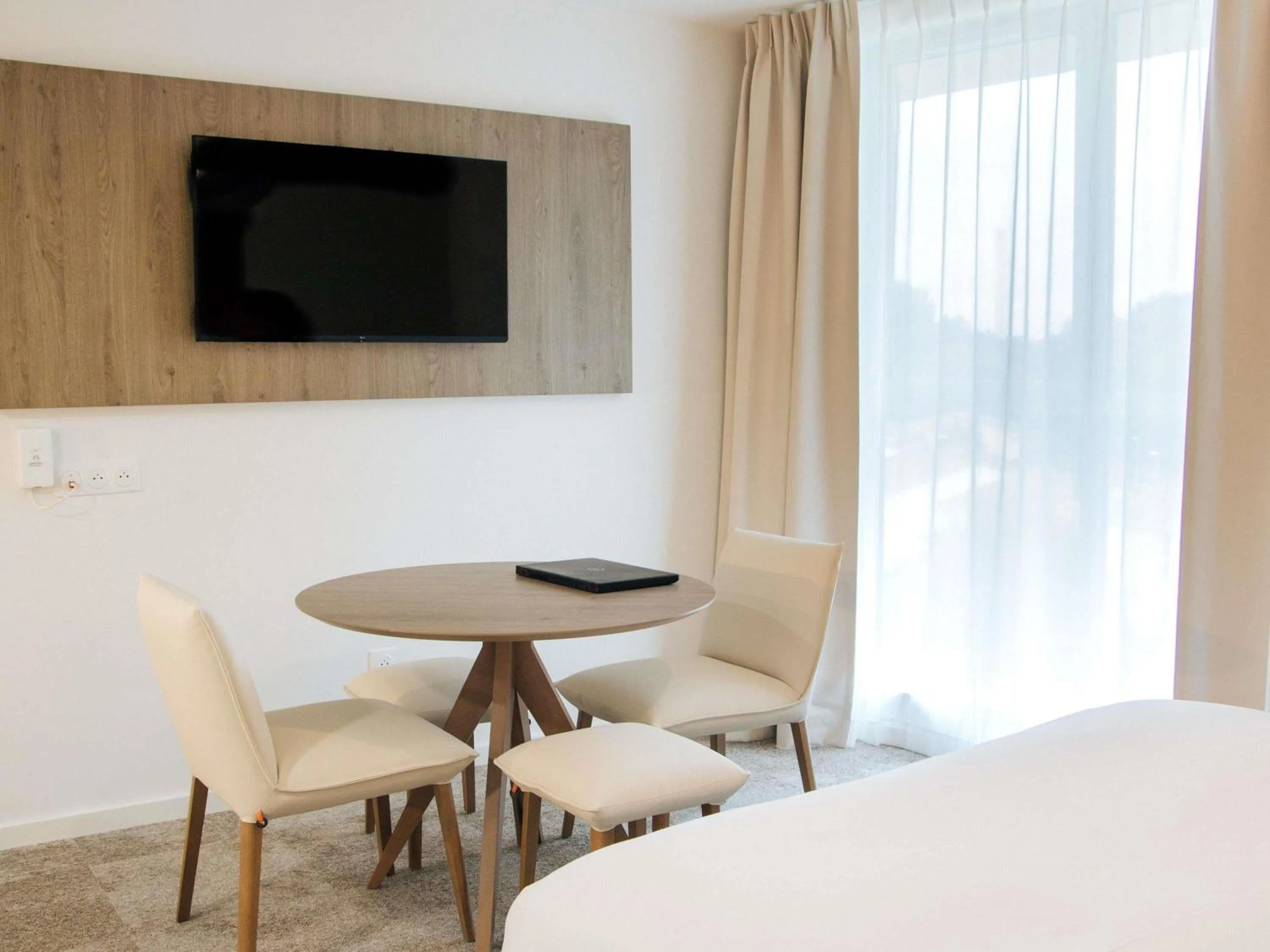 Bedroom, Bed in Adagio Access Bordeaux Sud Pessac