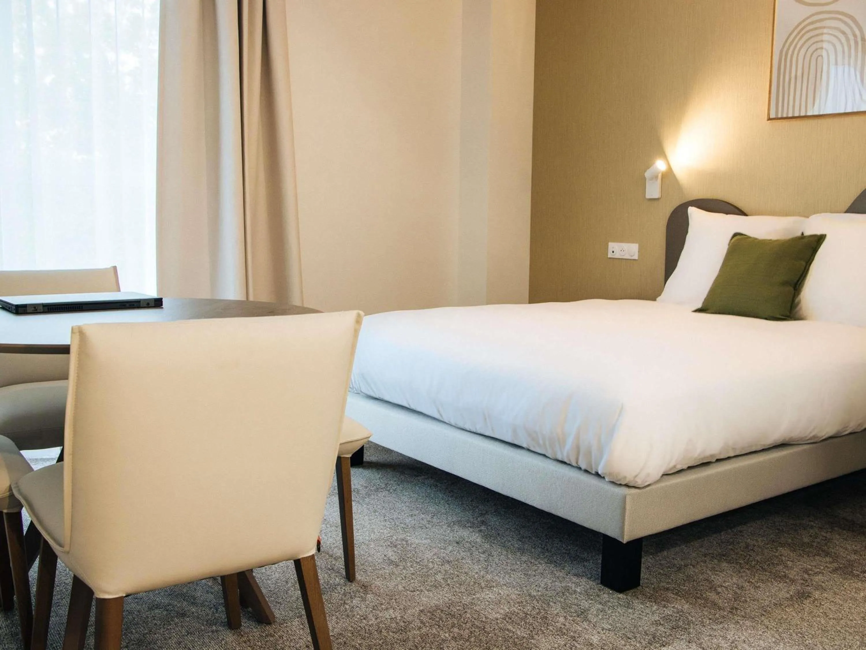 Bedroom, Bed in Adagio Access Bordeaux Sud Pessac