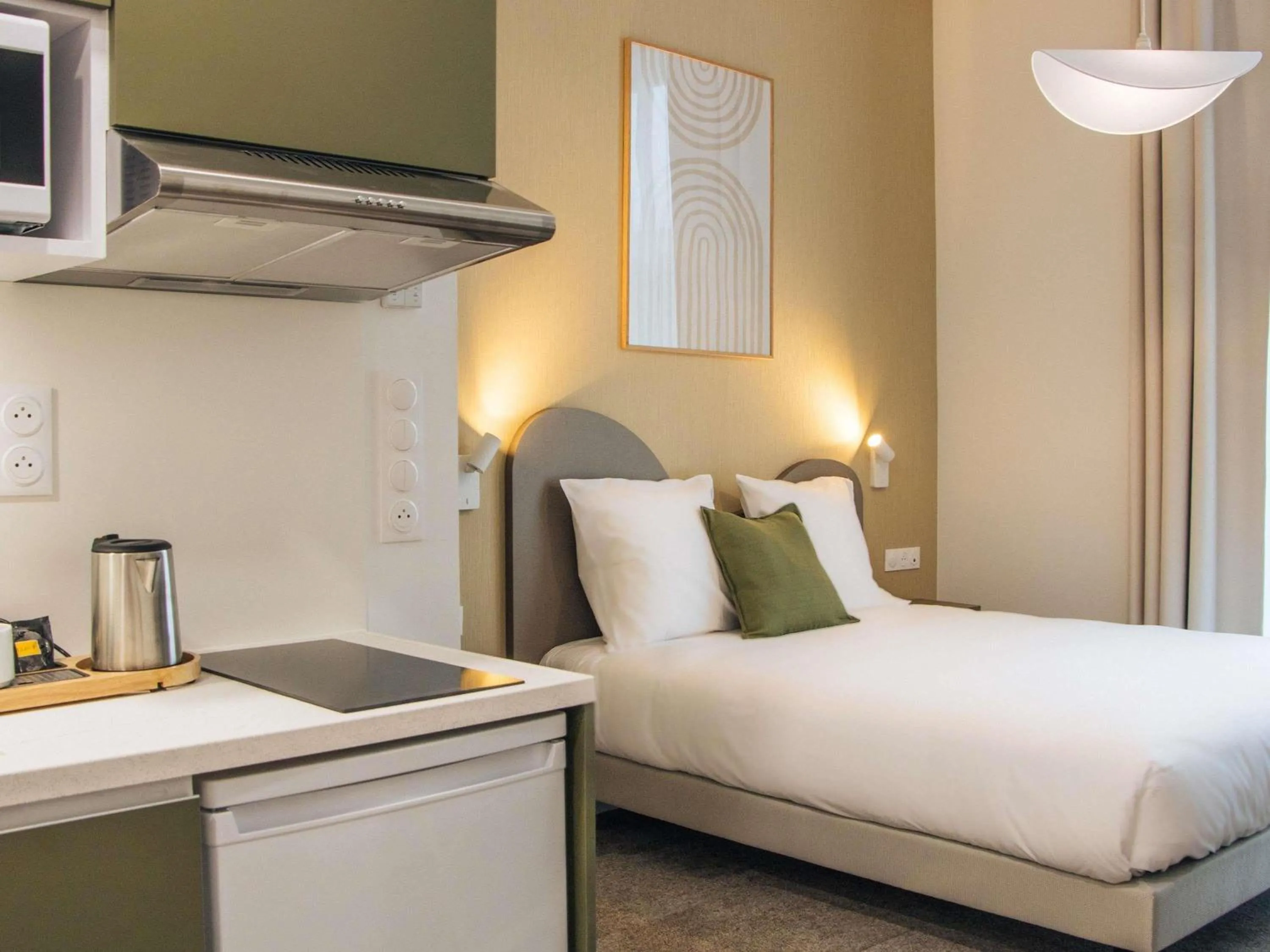 Bedroom, Bed in Adagio Access Bordeaux Sud Pessac