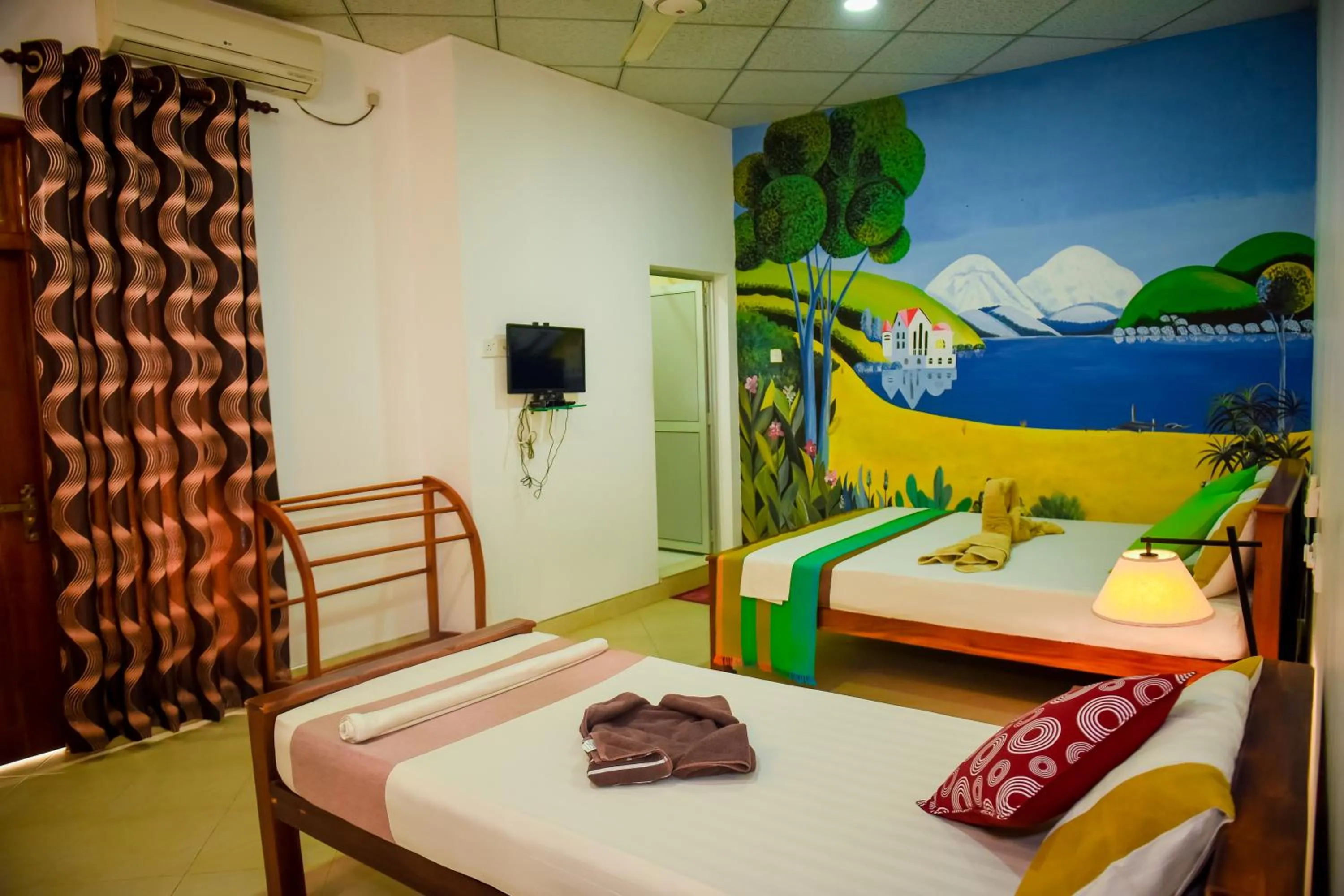 Photo of the whole room, Bed in Hotel Mount Valley & Yala Safari