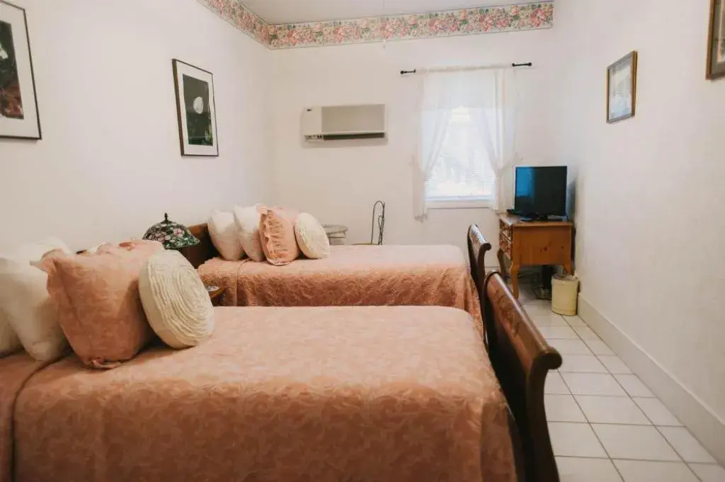 Standard Quadruple Room in The Inn at Dresden Standard Quadruple Room in The Inn at Dresden