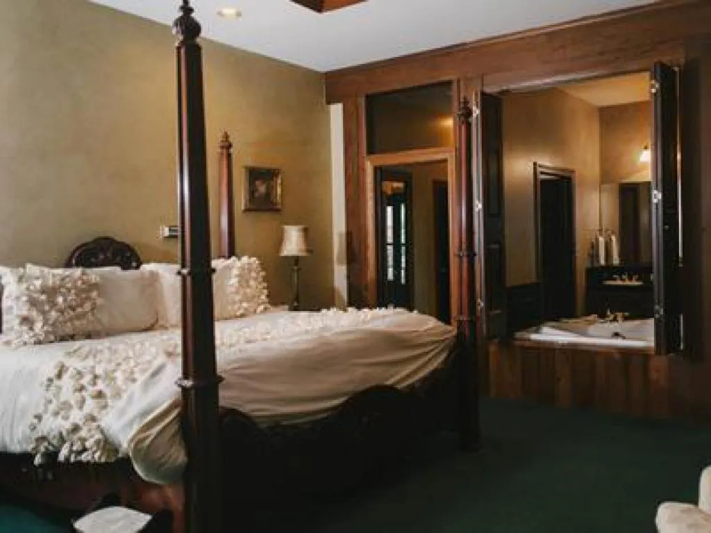 Bedroom, Bed in The Inn at Dresden