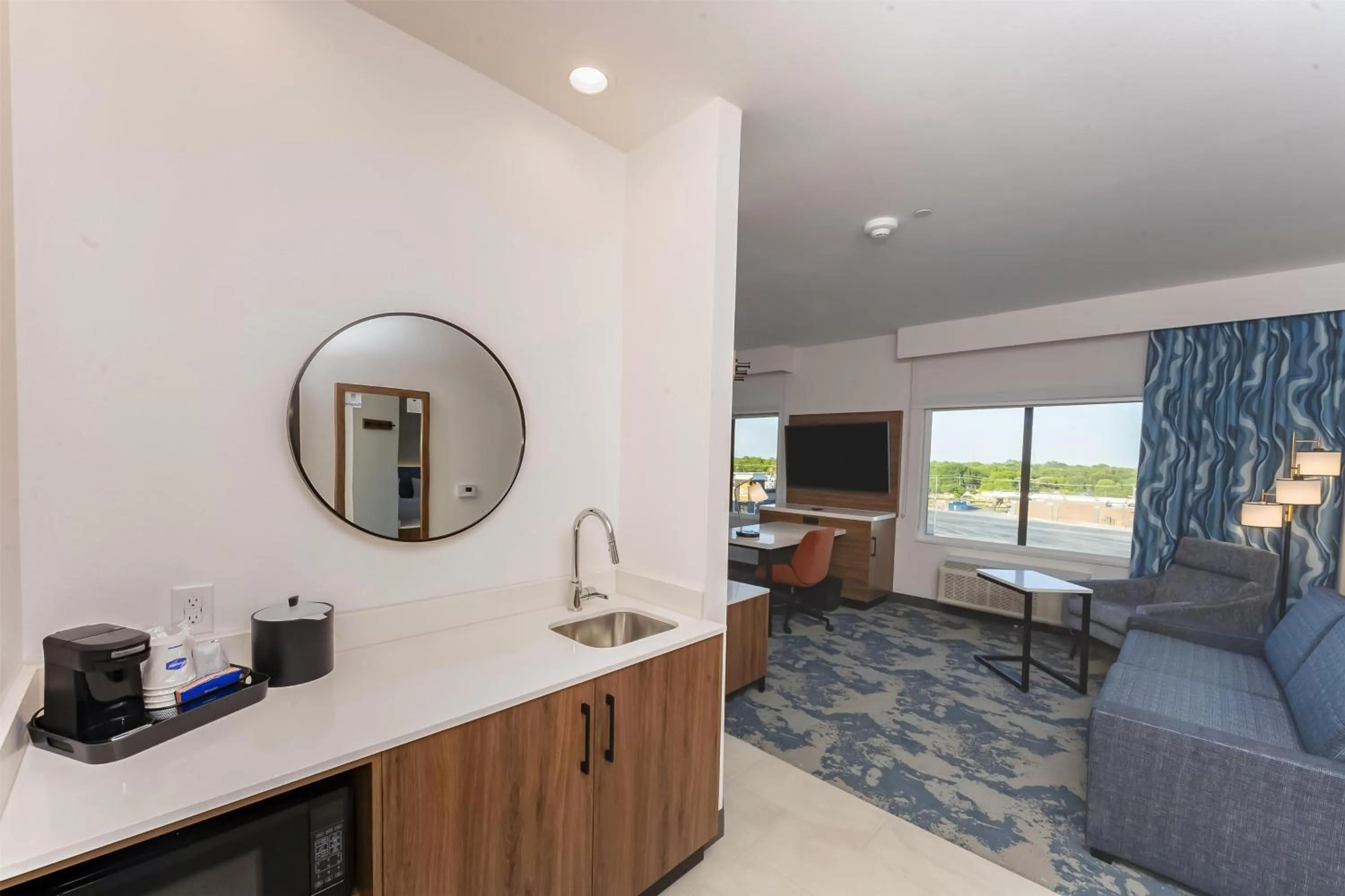 Living room in Hampton Inn & Suites Irving Hwy 183