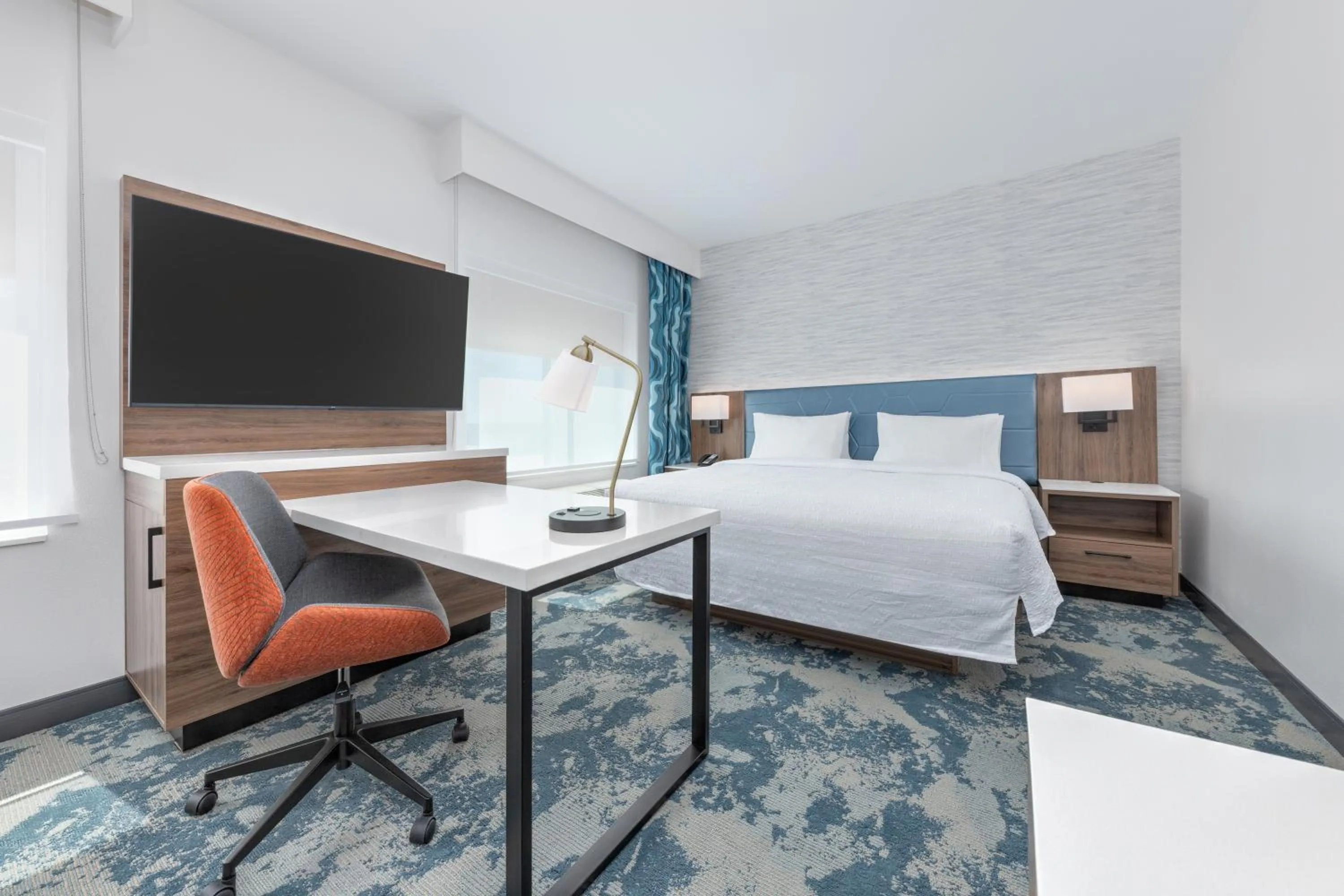 Bed in Hampton Inn & Suites Irving Hwy 183