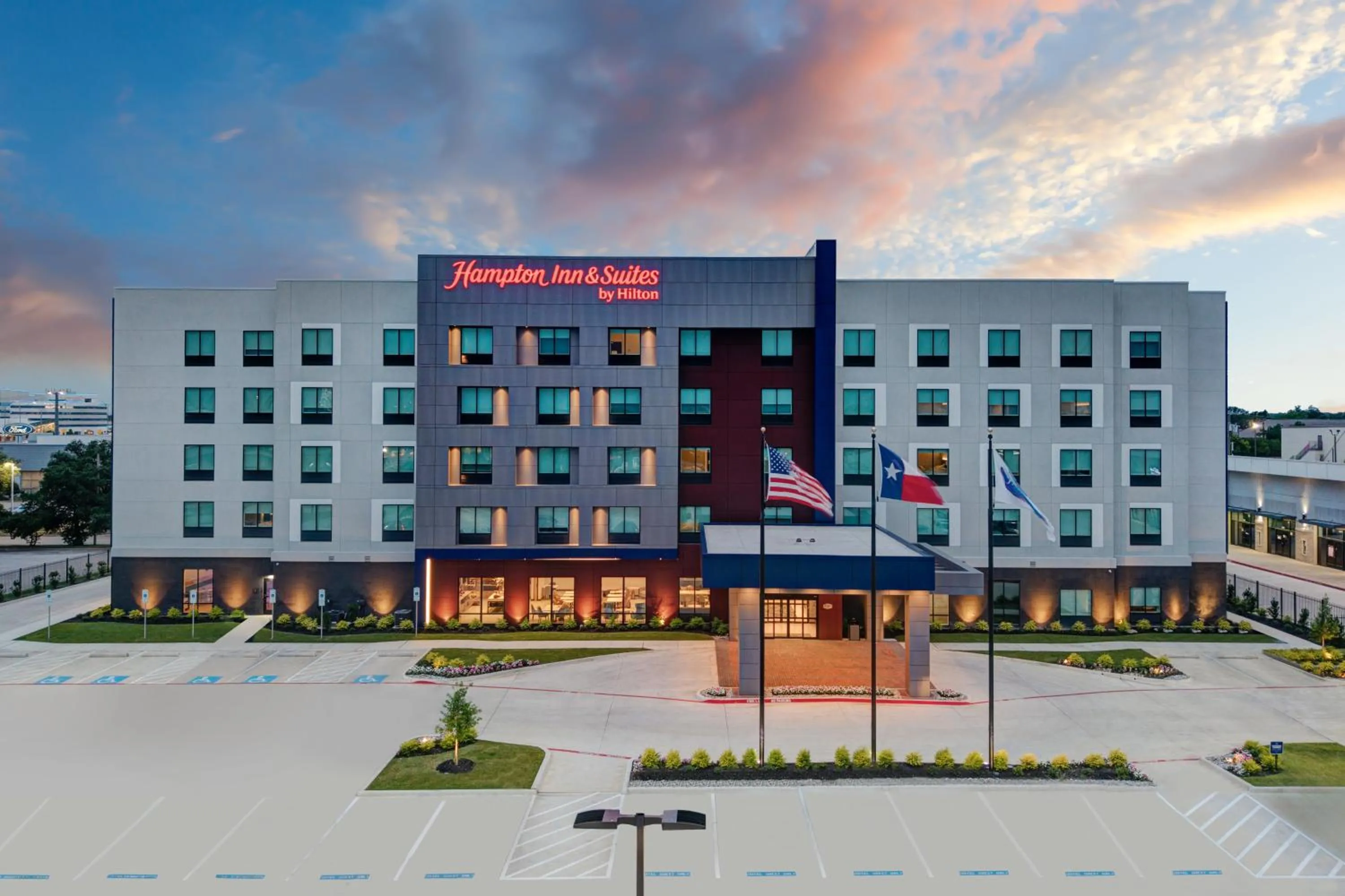 Property building in Hampton Inn & Suites Irving Hwy 183