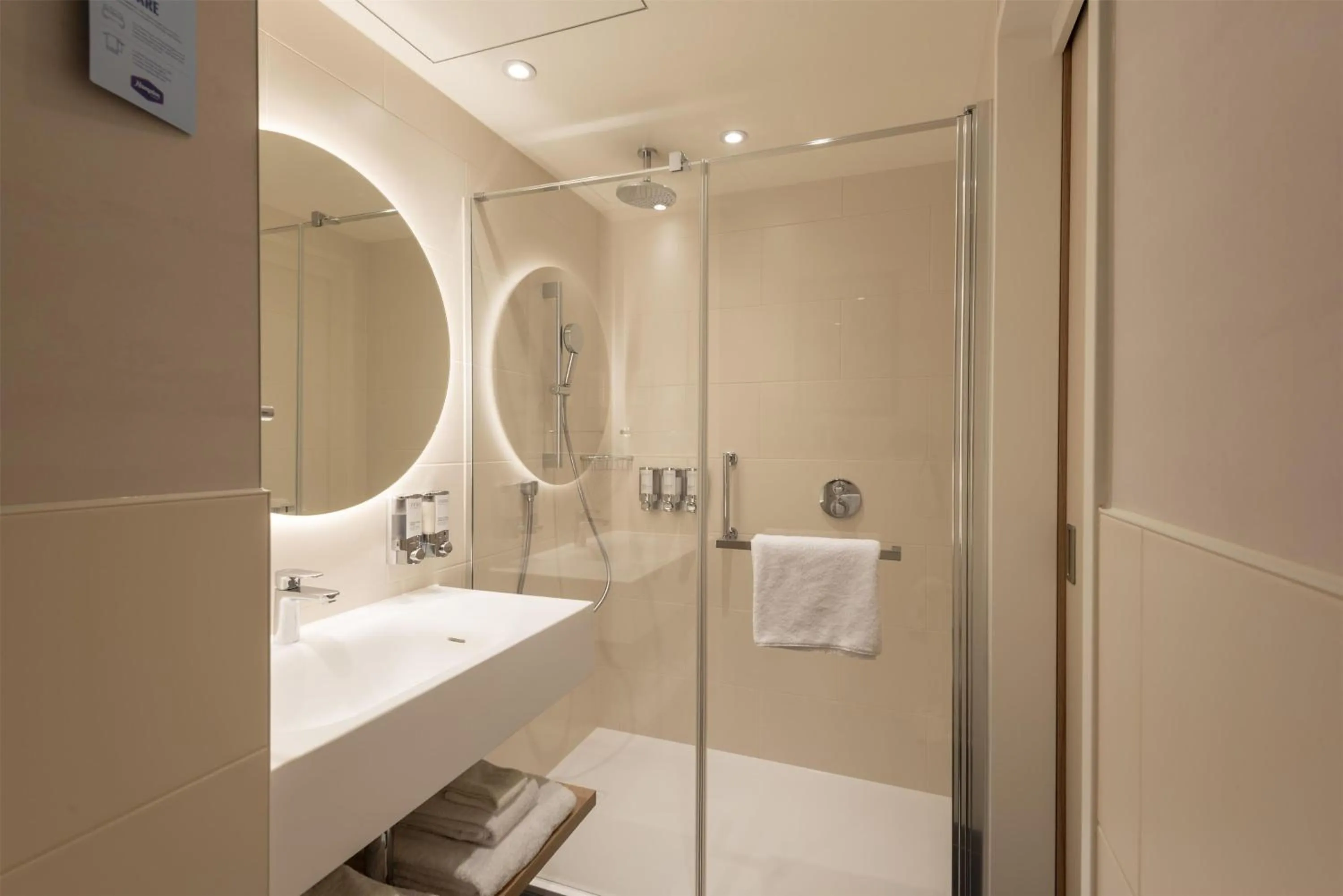 Bathroom in Hampton By Hilton Dresden City Centre