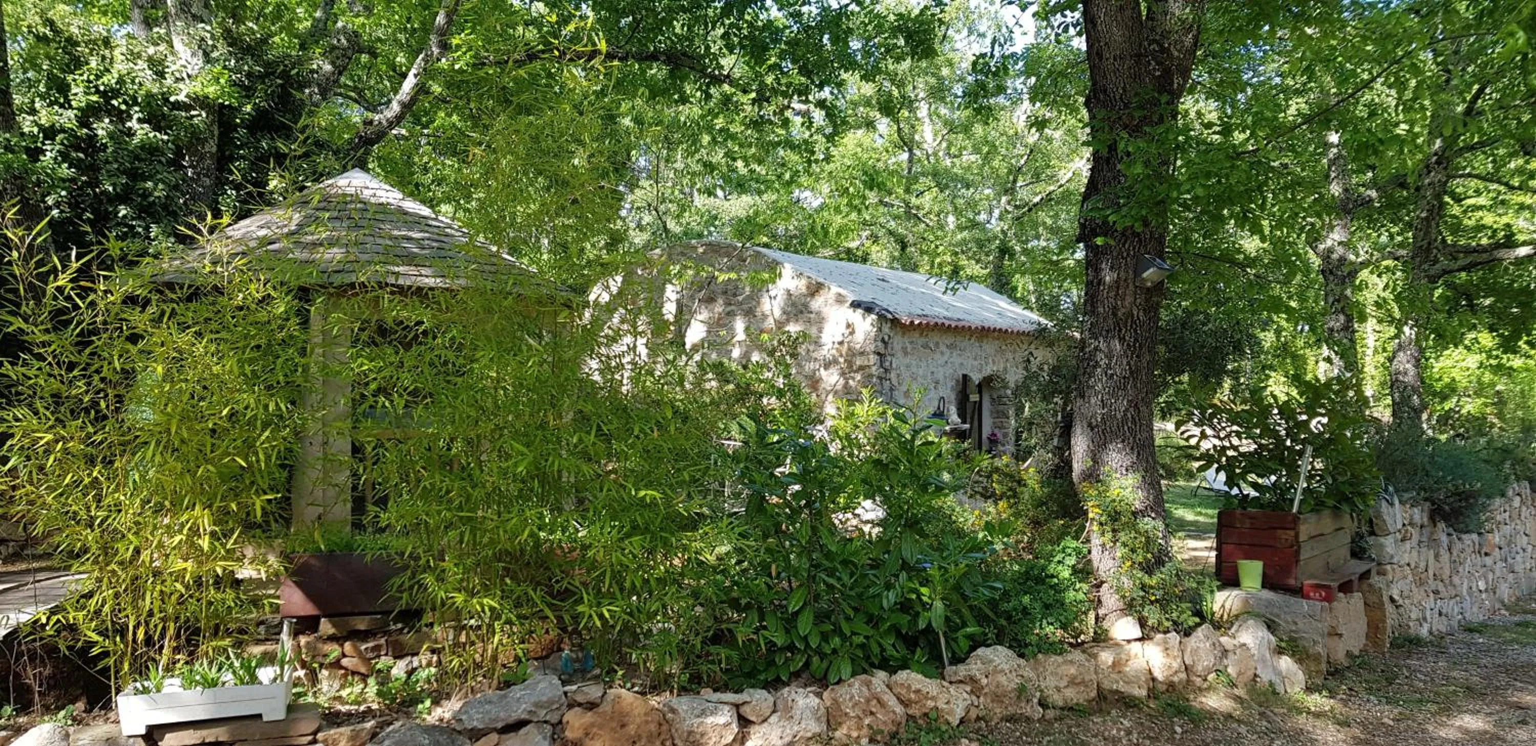 Area and facilities in Le Donjon des Combes et son Spa