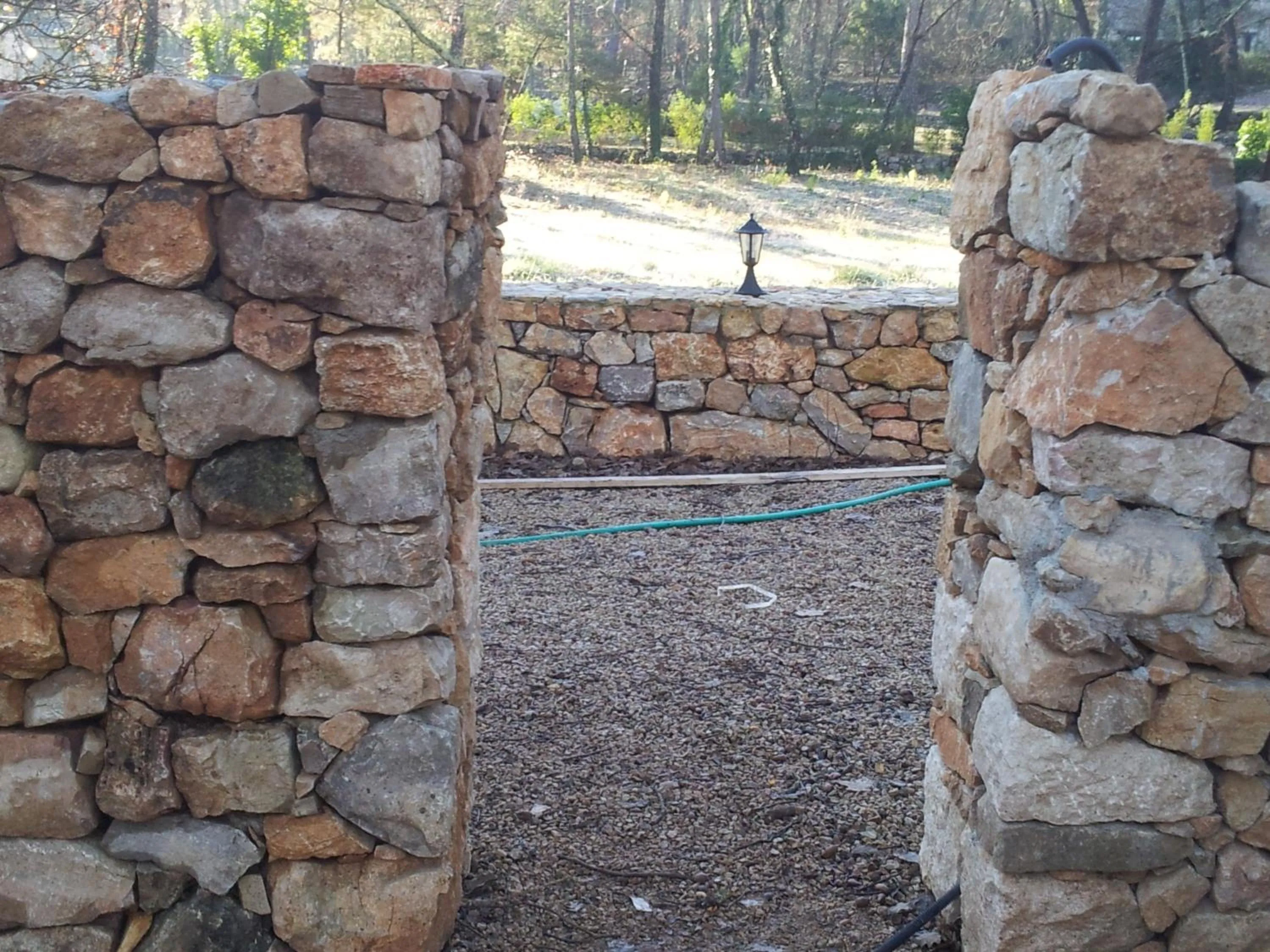 Garden view in Le Donjon des Combes et son Spa