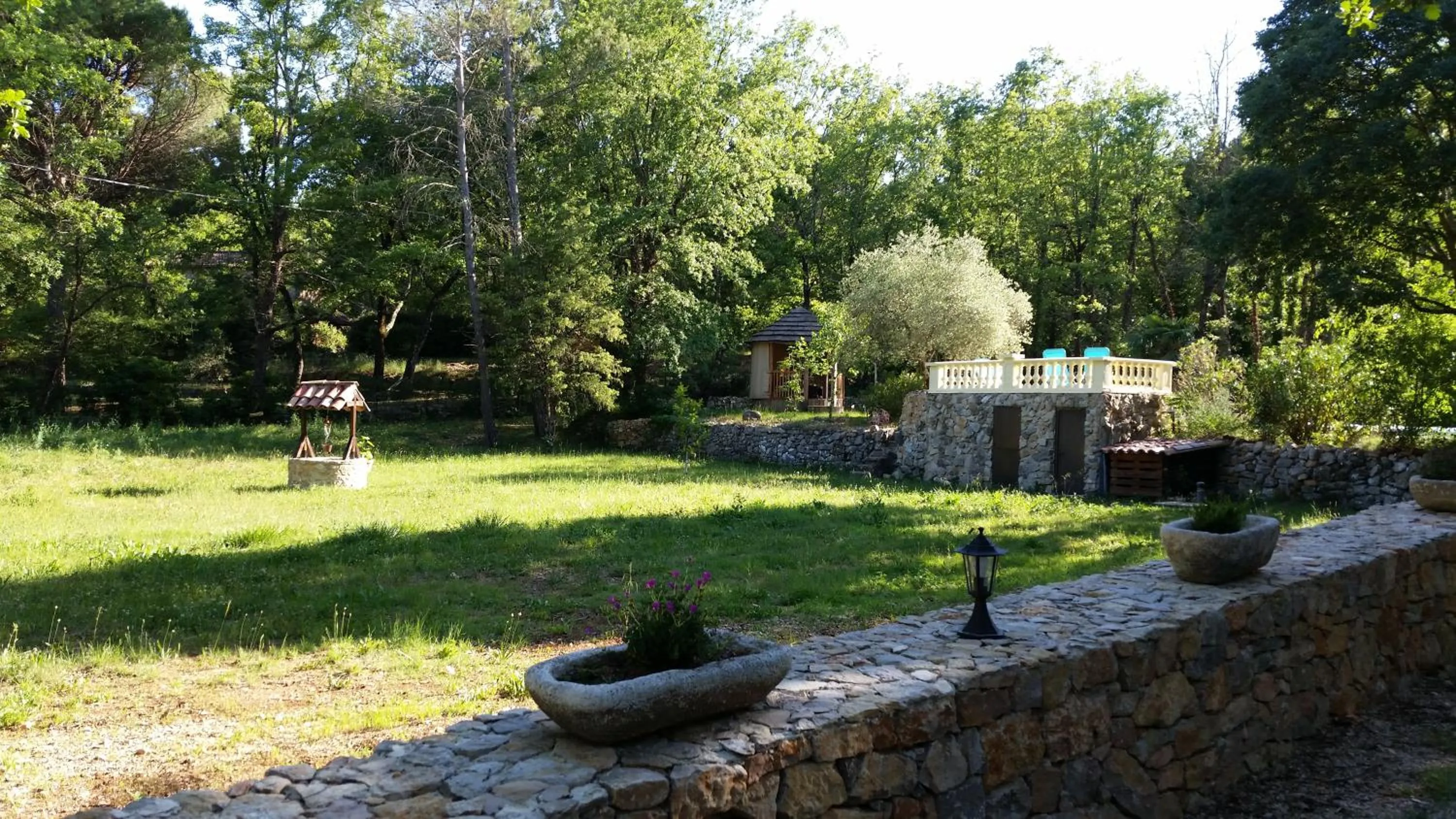 Garden in Le Donjon des Combes et son Spa