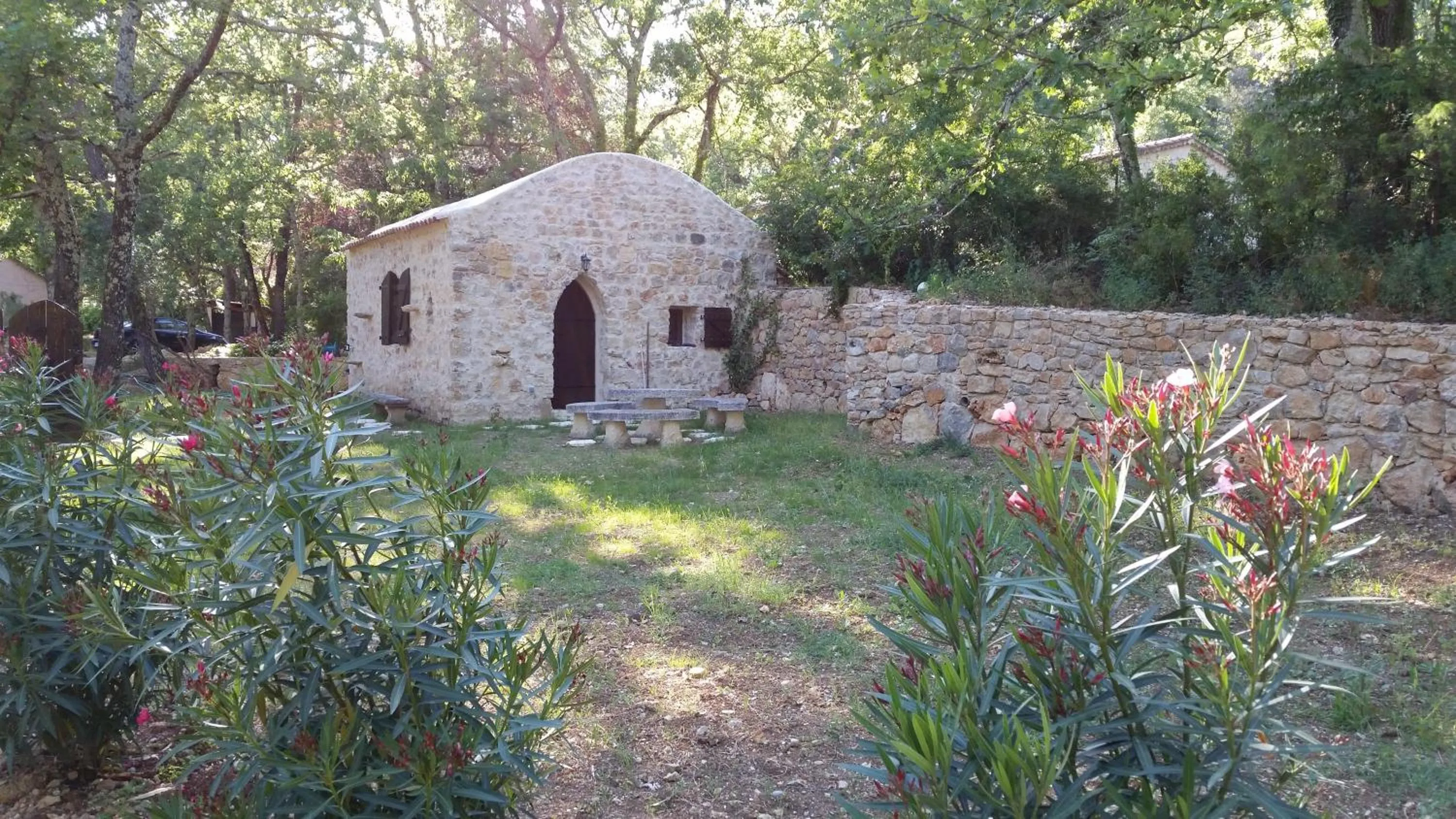 Photo of the whole room in Le Donjon des Combes et son Spa
