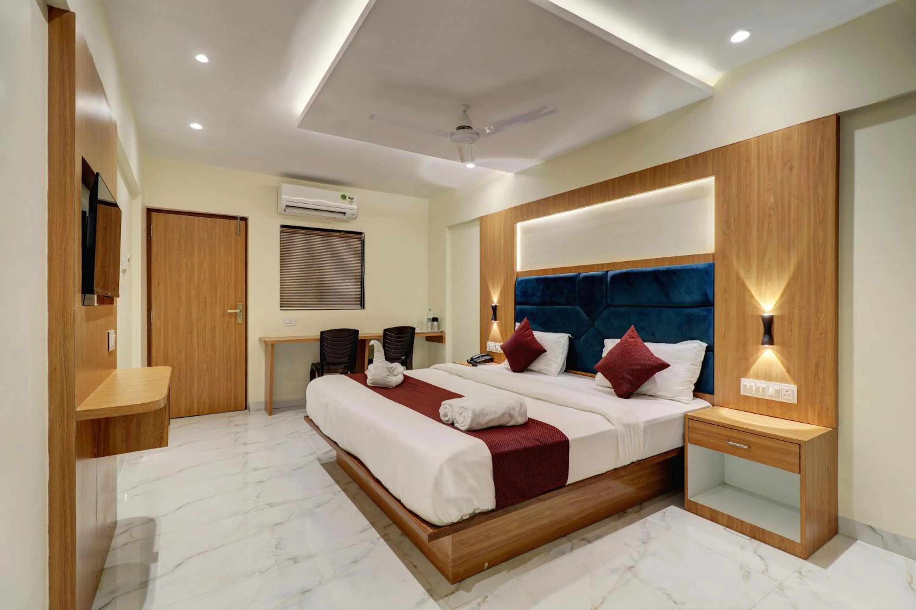 Bedroom, Bed in Hotel Kurla Residency