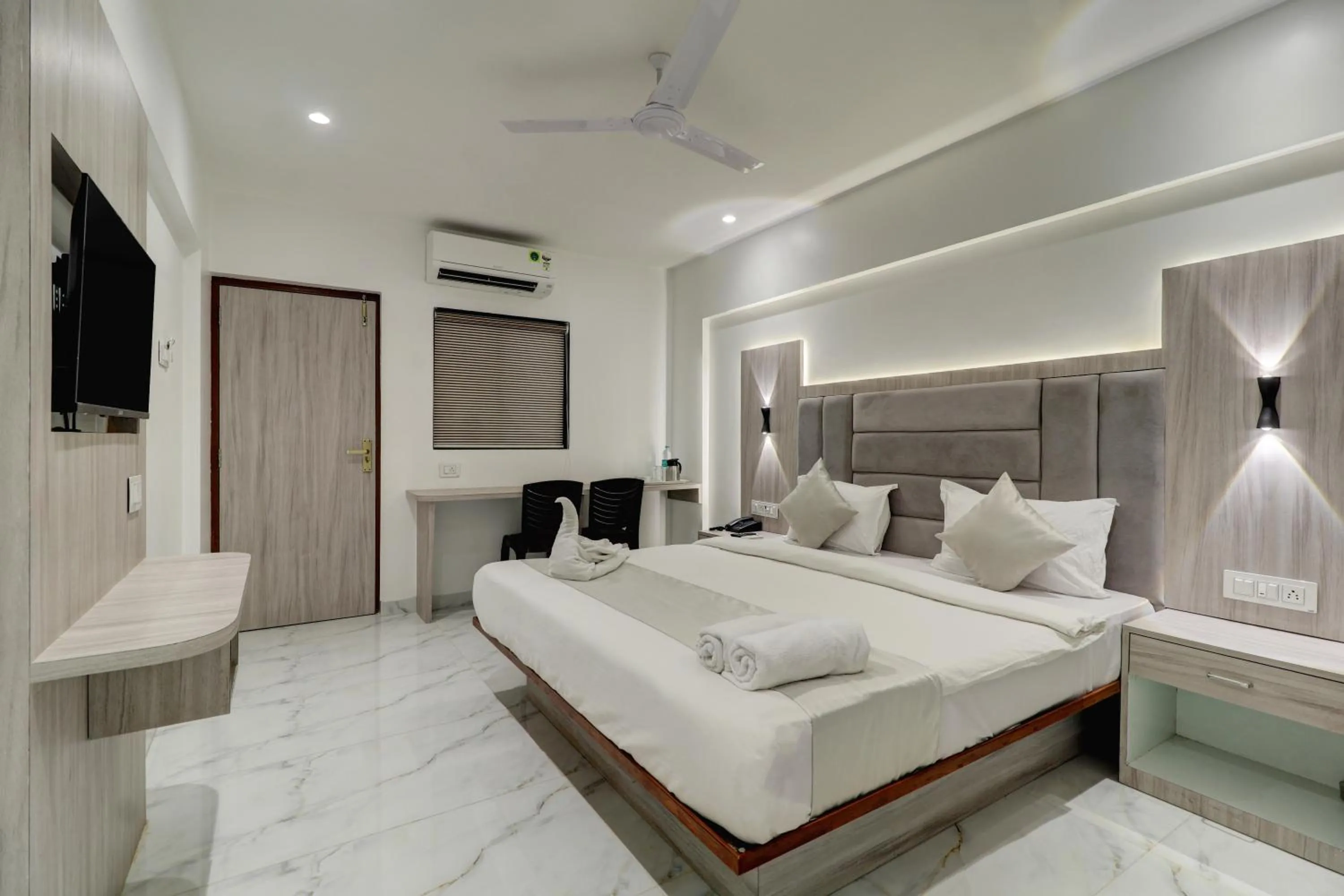 Bedroom, Bed in Hotel Kurla Residency