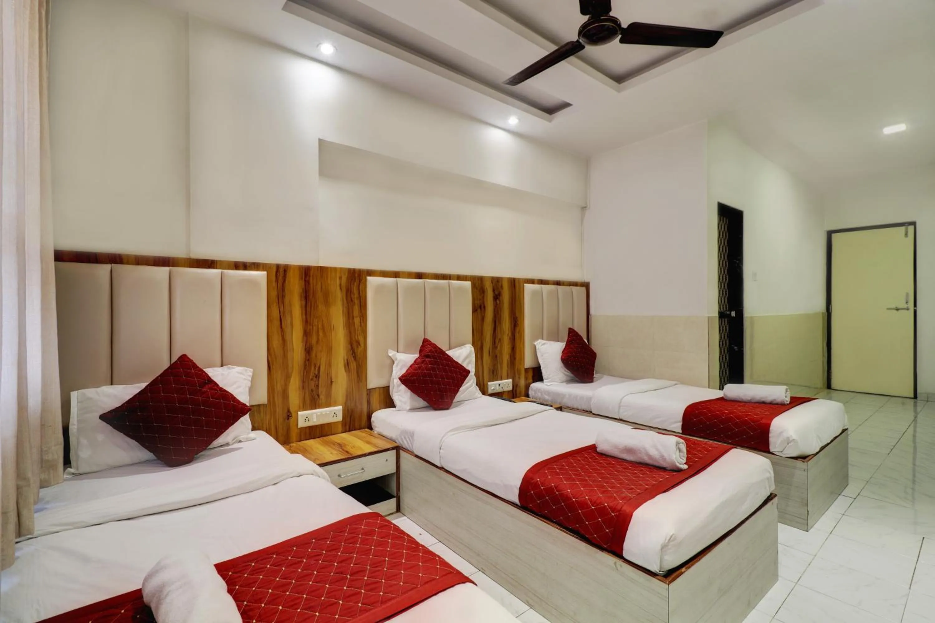 Bedroom, Bed in Hotel Kurla Residency