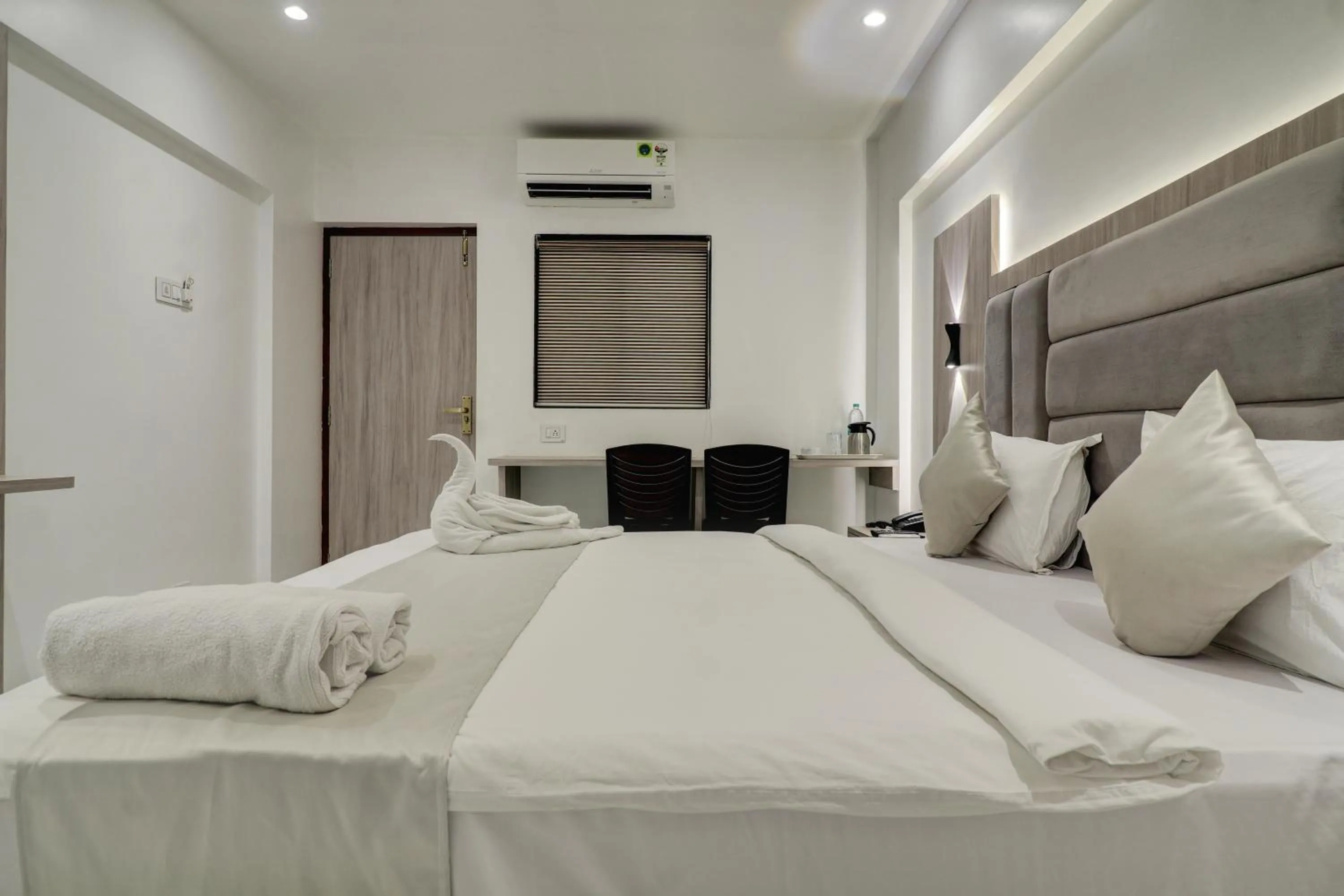 Bedroom, Bed in Hotel Kurla Residency