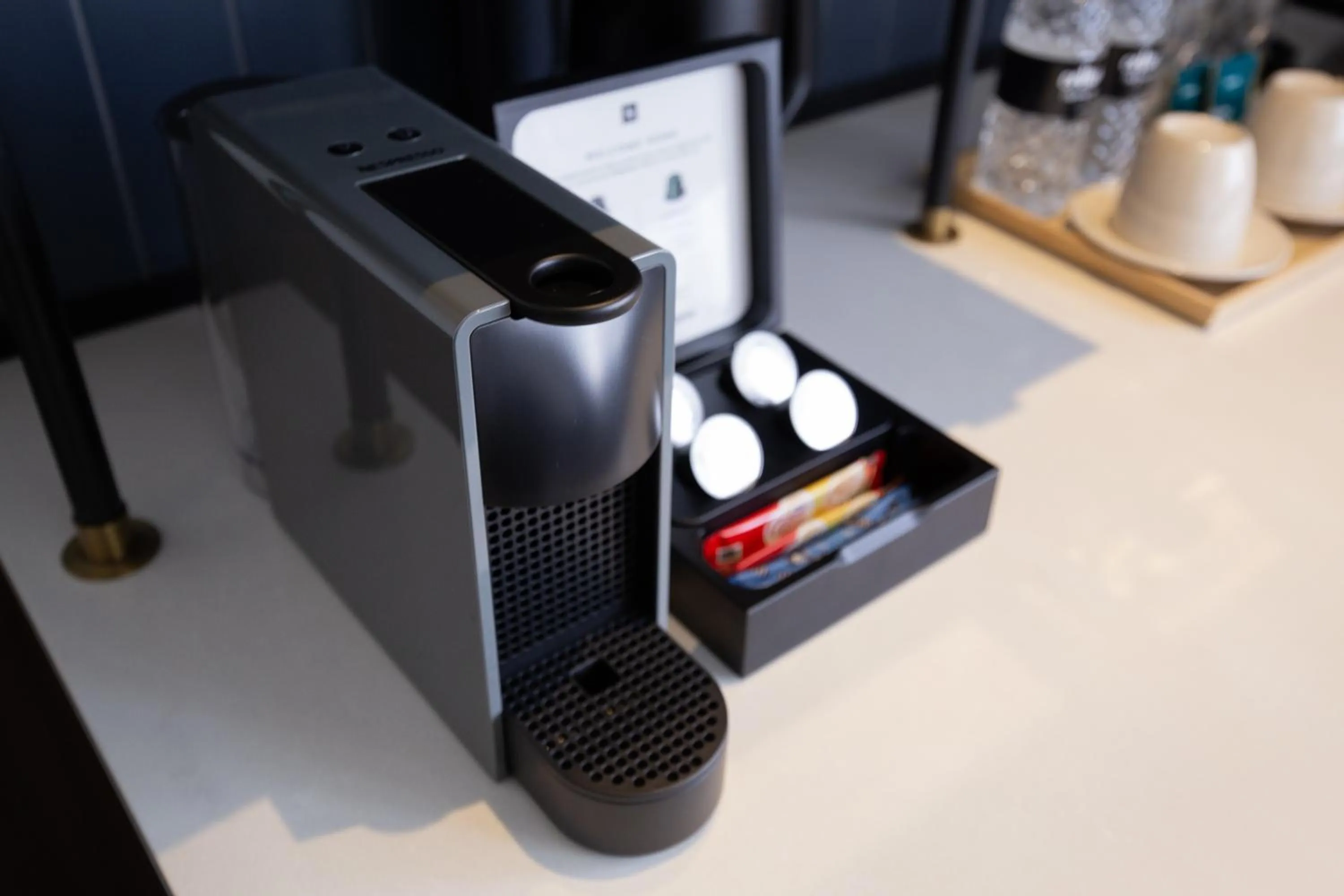 Coffee/tea facilities in Coliwoo Hotel Kampong Glam - CoLiving