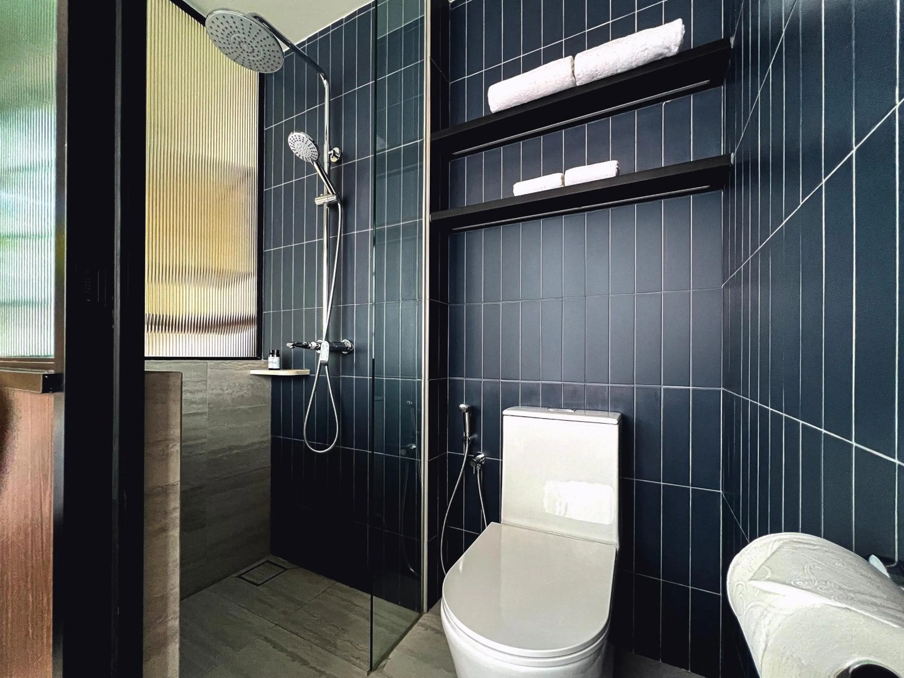 Bathroom in Coliwoo Hotel Kampong Glam - CoLiving