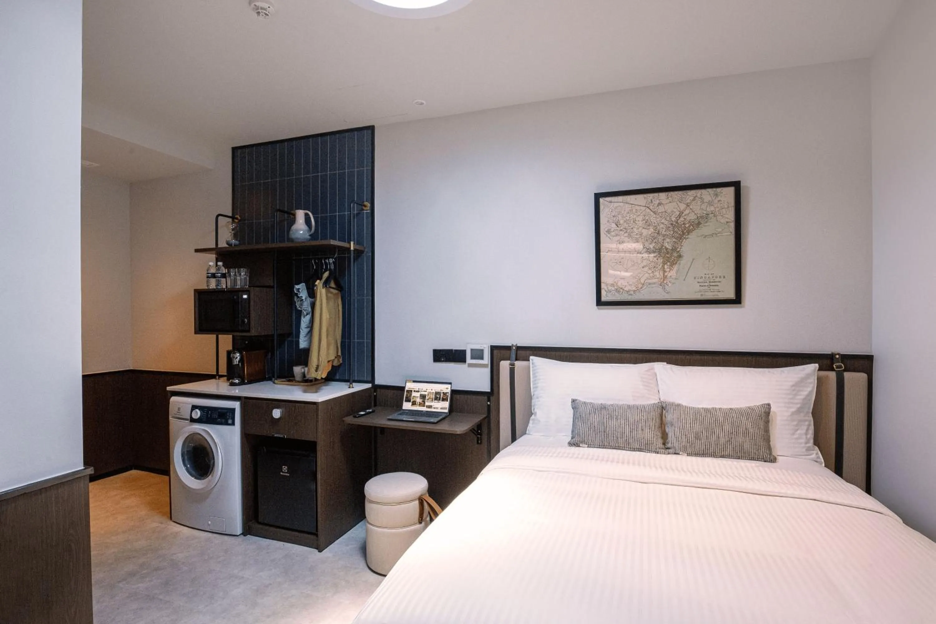 Bedroom, Bed in Coliwoo Hotel Kampong Glam - CoLiving