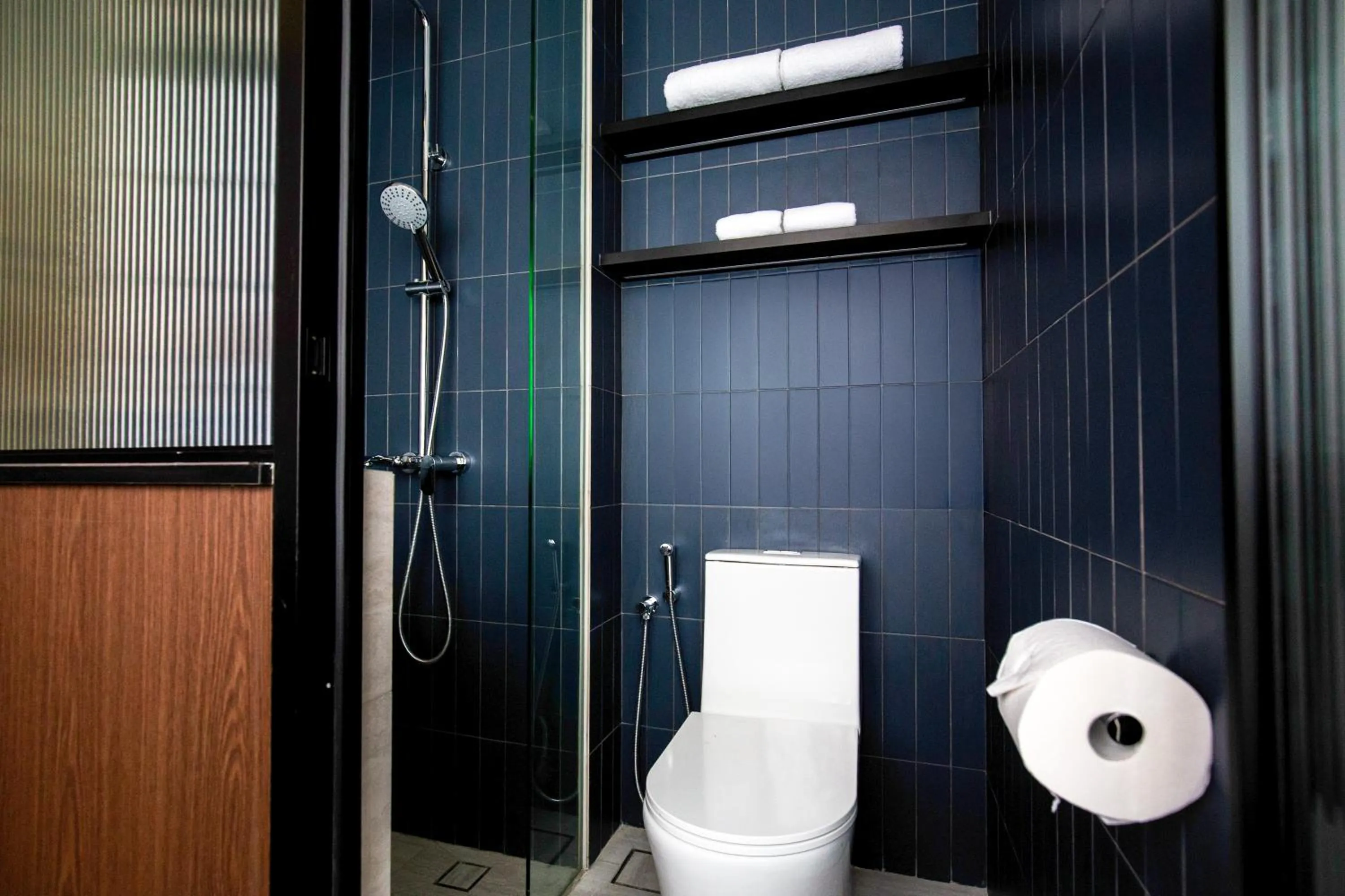 Bathroom in Coliwoo Hotel Kampong Glam - CoLiving