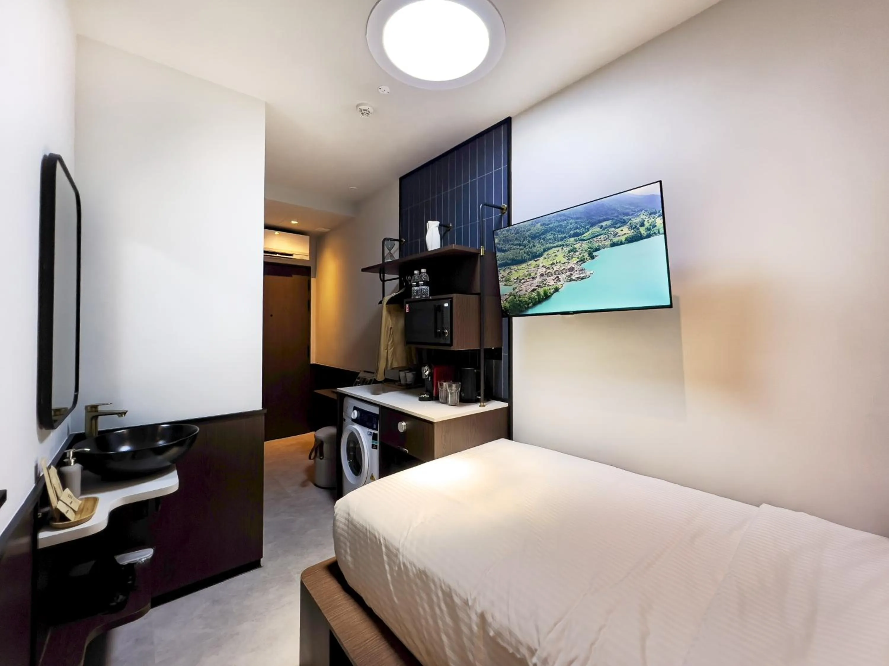 Bedroom, Bed in Coliwoo Hotel Kampong Glam - CoLiving