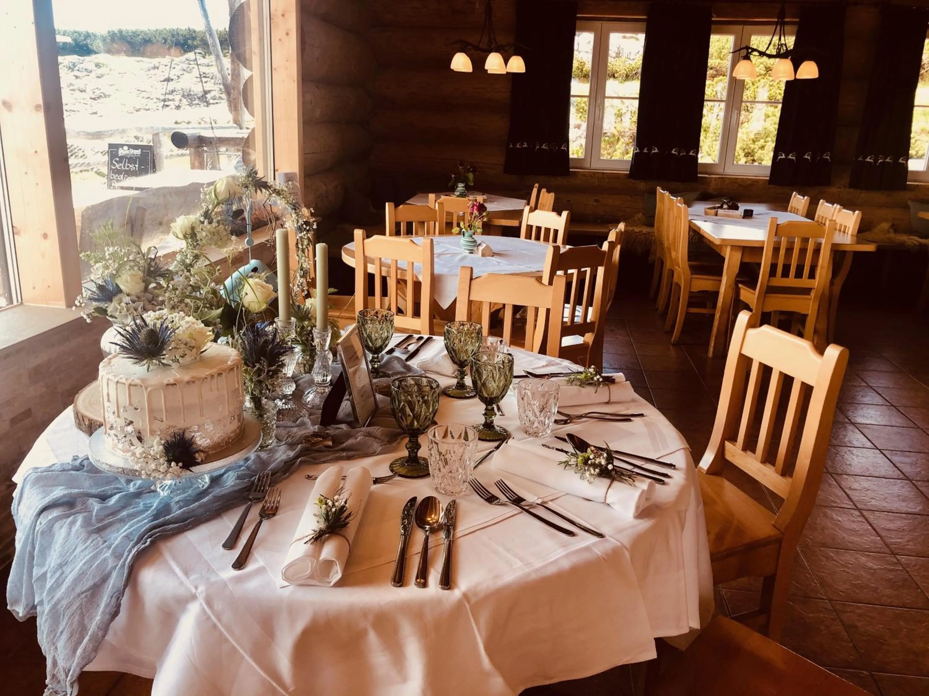 Restaurant/places to eat in Lodge am Krippenstein