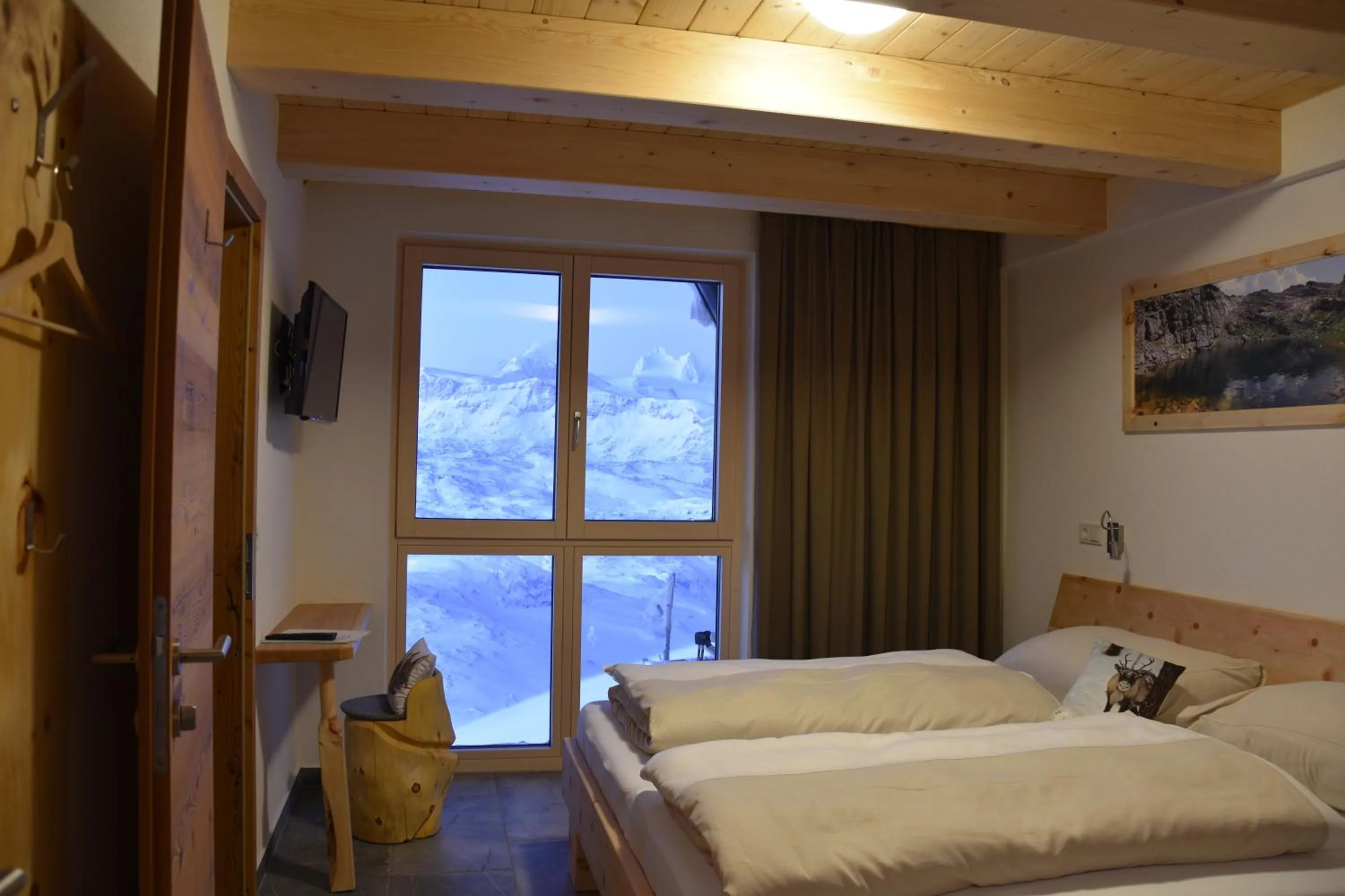 Decorative detail, Bed in Lodge am Krippenstein