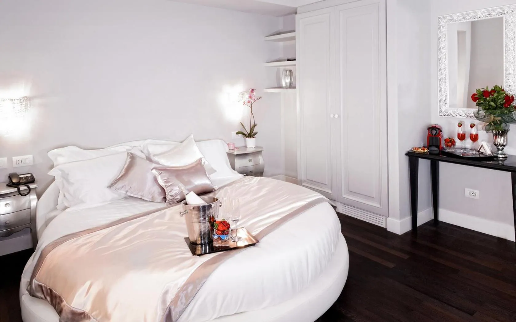 Bedroom, Bed in Piazza di Spagna Suite de Charme