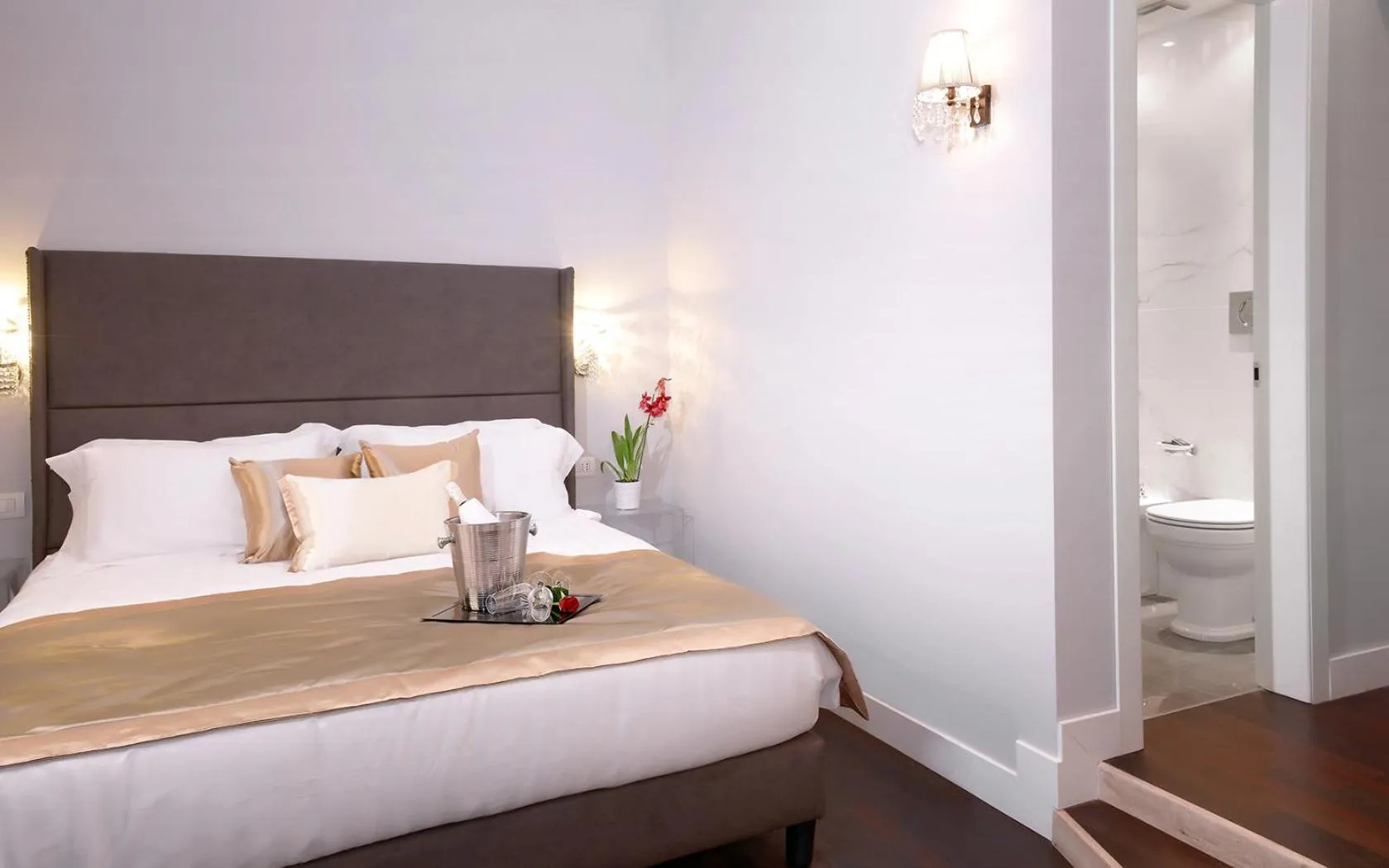 Bedroom, Bed in Piazza di Spagna Suite de Charme