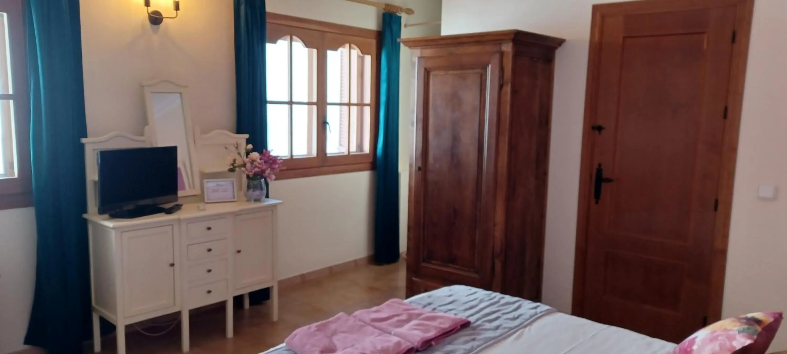 Bed in Casa Roble B&B