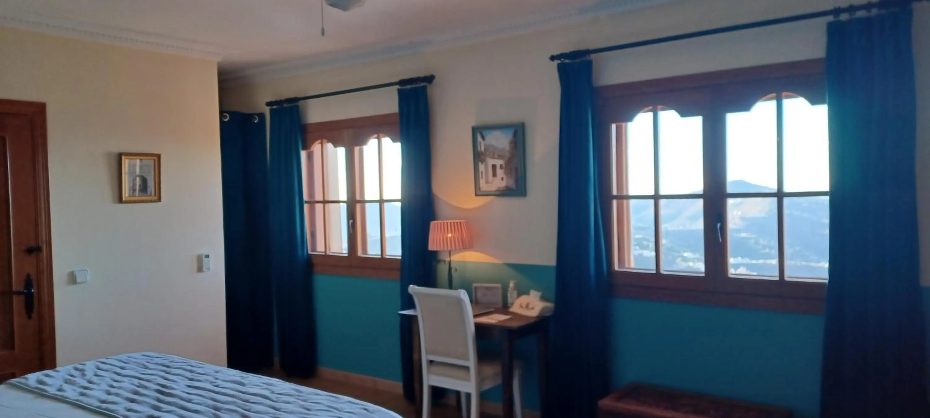 Bed in Casa Roble B&B