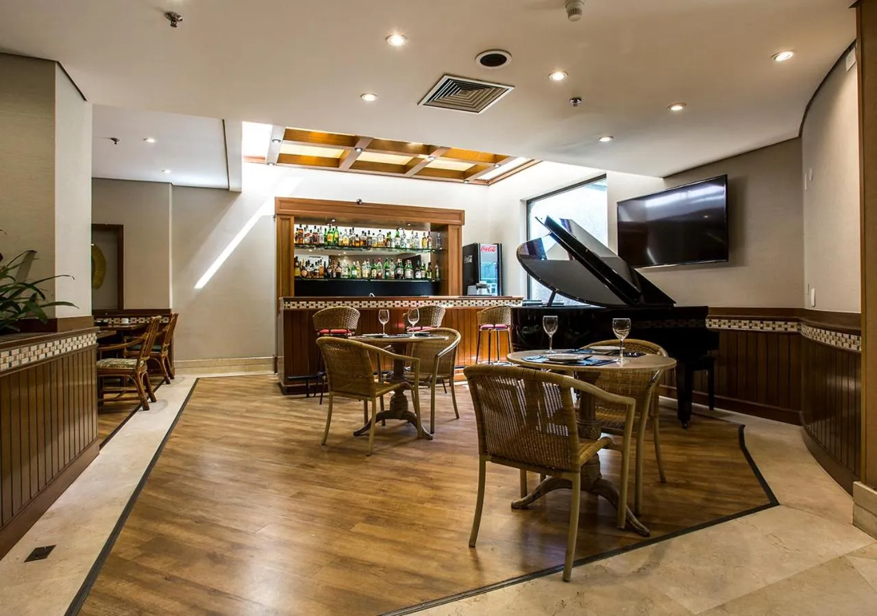 Restaurant/places to eat in Estanplaza Paulista