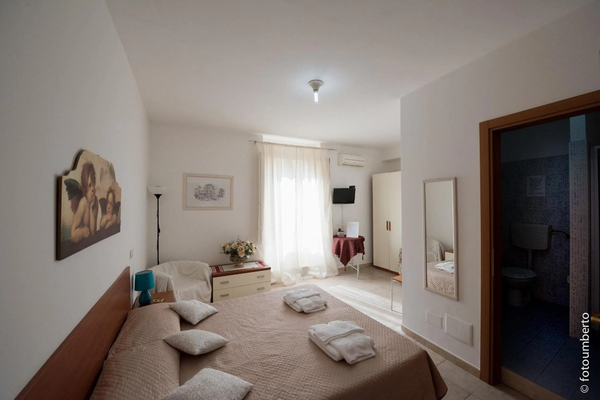 Toilet, Bed in La Rosa Antica