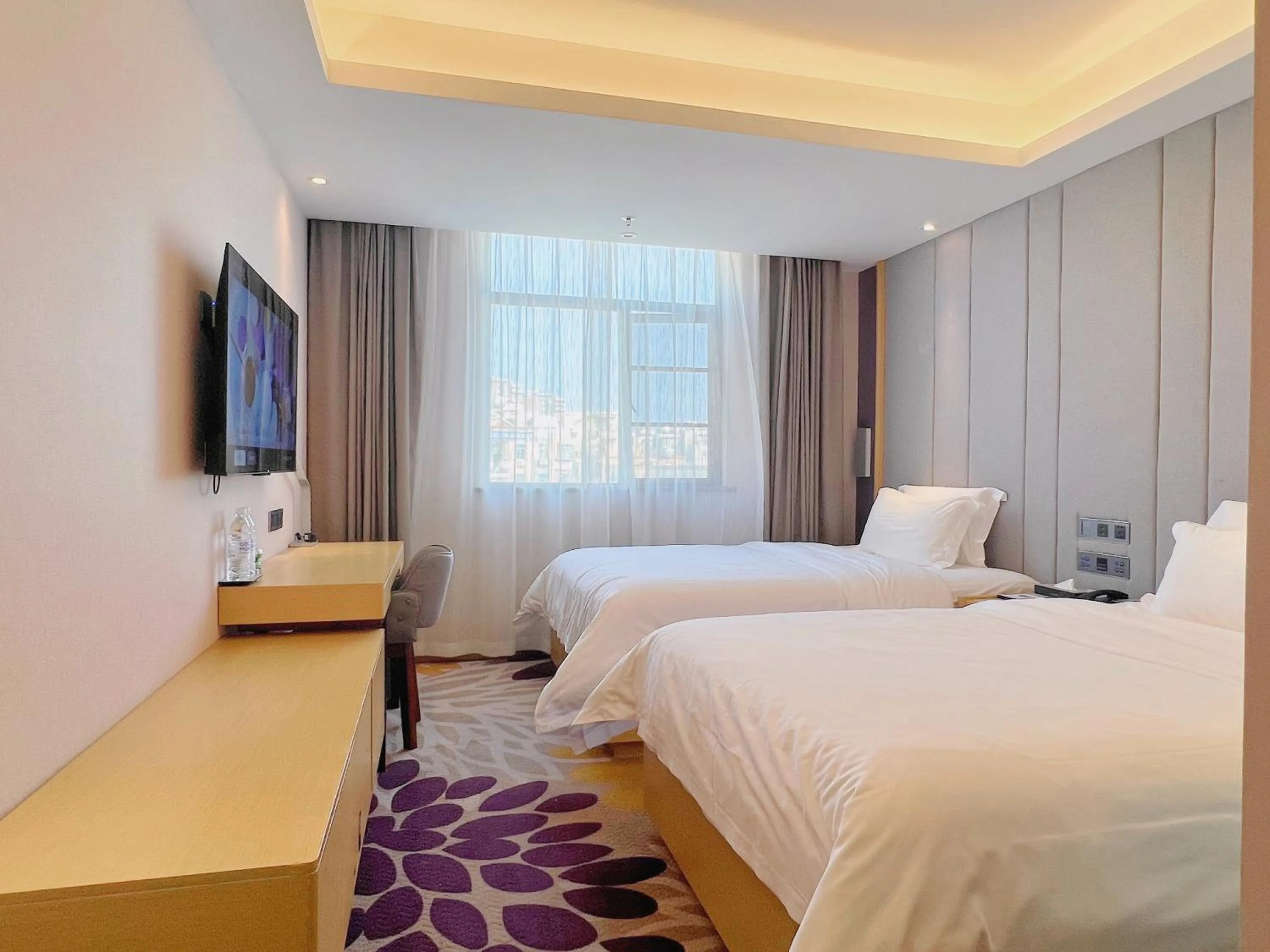 Photo of the whole room, Bed in Lavande Hotel Shenzhen International Convention and Exhibition Center Fuhai West Subway Station