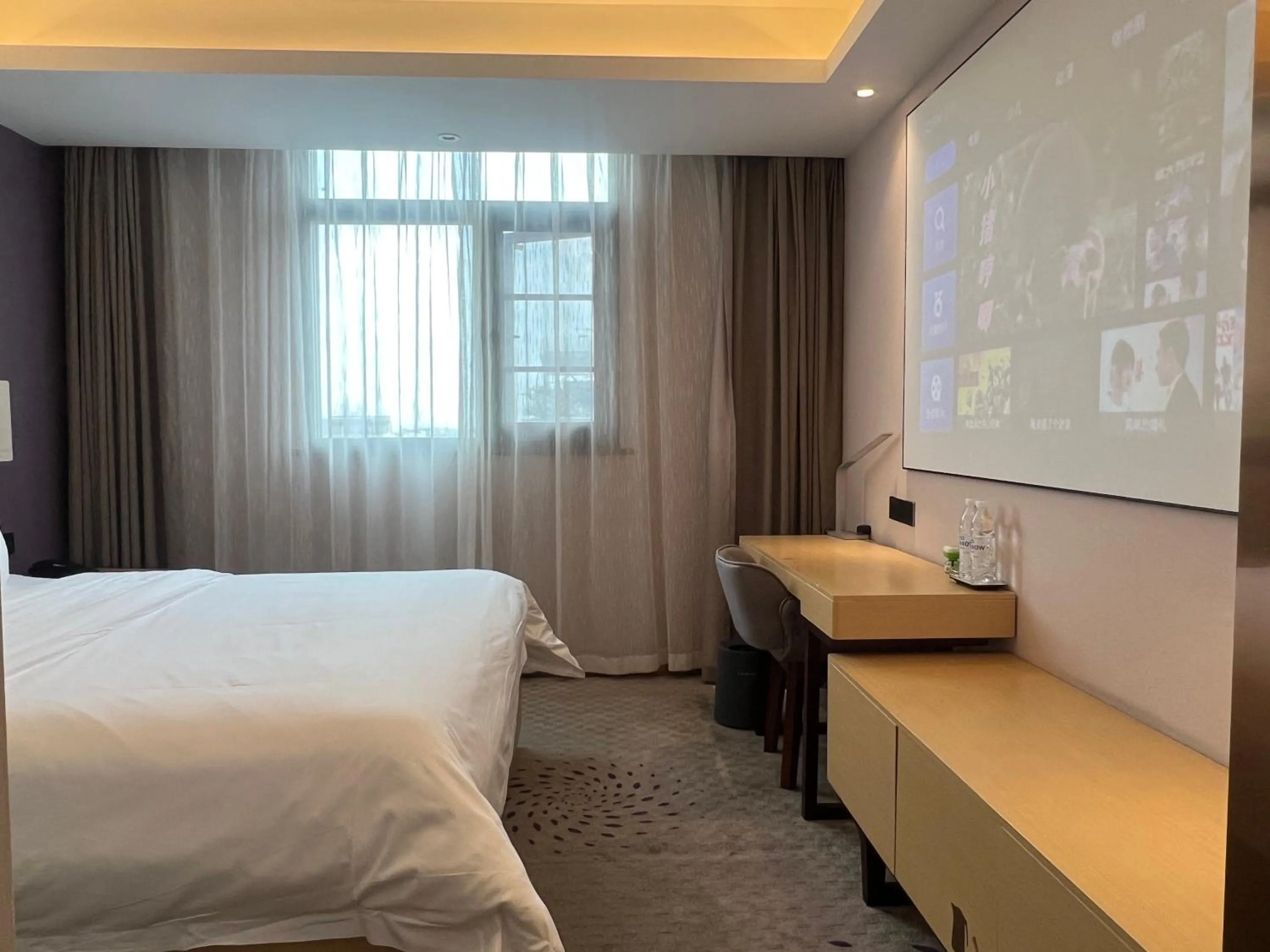 Bed in Lavande Hotel Shenzhen International Convention and Exhibition Center Fuhai West Subway Station