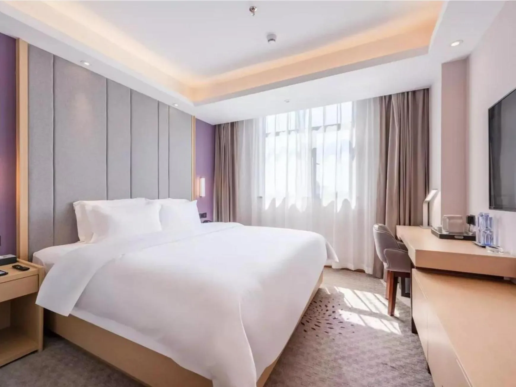Photo of the whole room, Bed in Lavande Hotel Shenzhen International Convention and Exhibition Center Fuhai West Subway Station