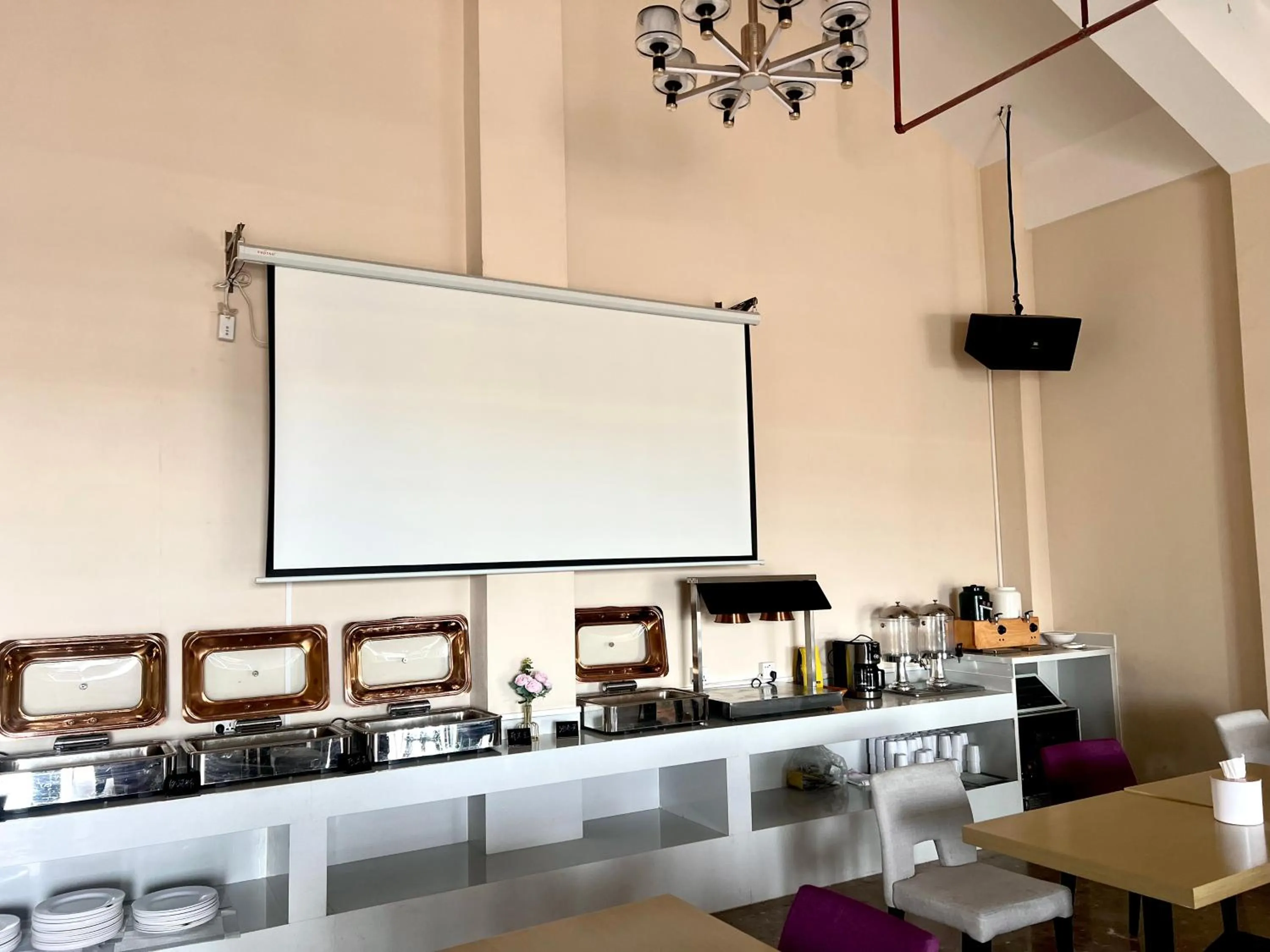 Restaurant/places to eat in Lavande Hotel Shenzhen International Convention and Exhibition Center Fuhai West Subway Station