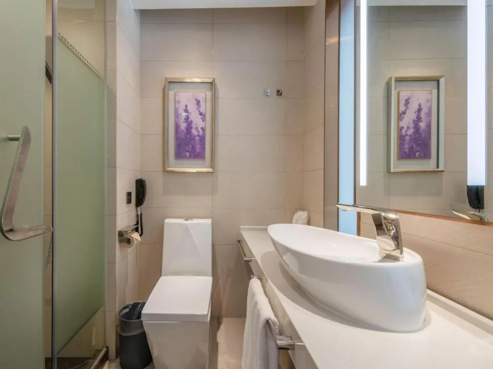 Lavande Hotel Shenzhen International Convention and Exhibition Center Fuhai West Subway Station