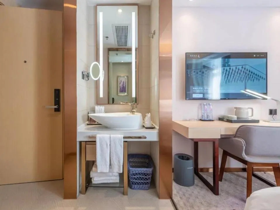 Lavande Hotel Shenzhen International Convention and Exhibition Center Fuhai West Subway Station