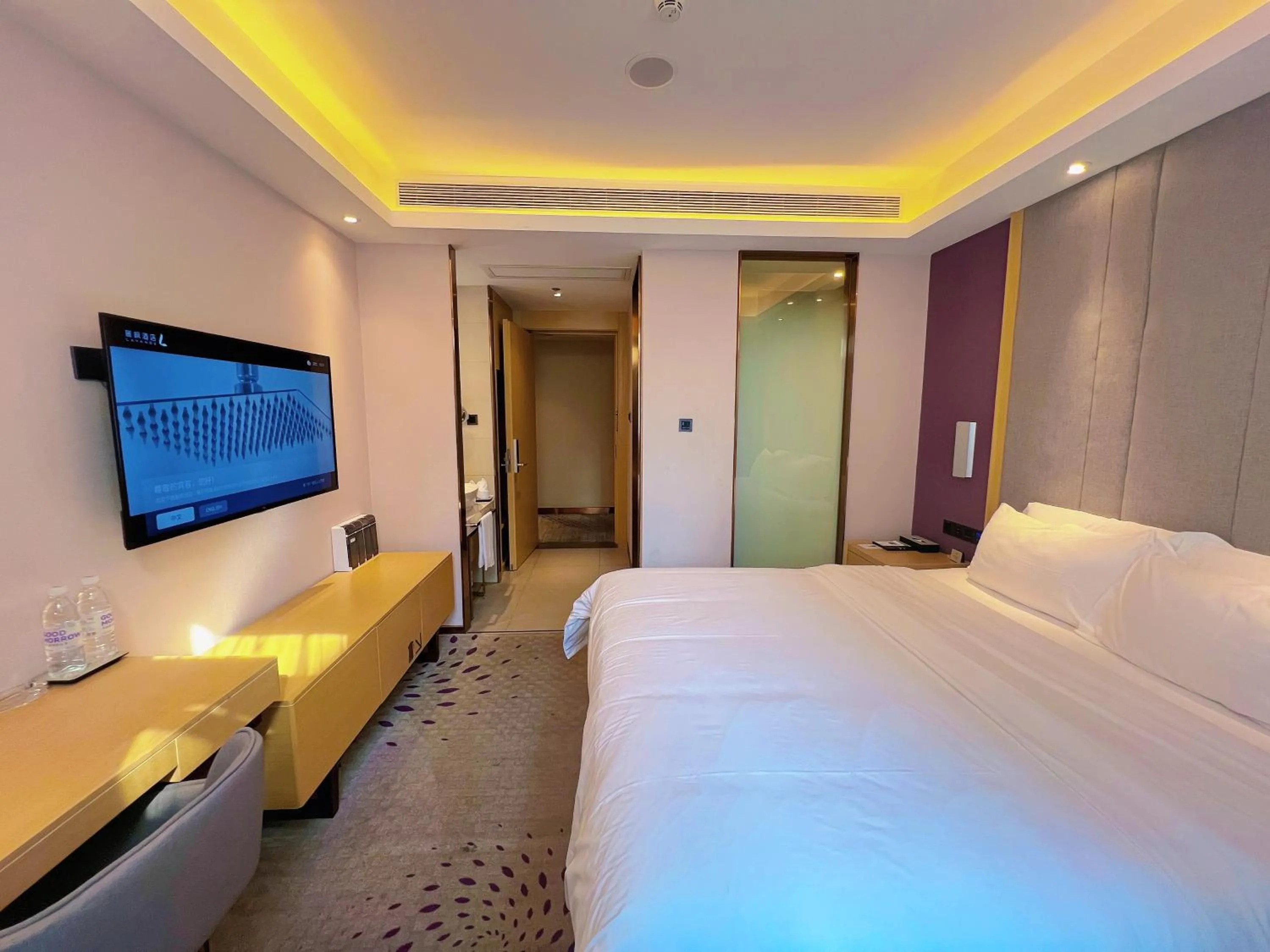 Photo of the whole room, Bed in Lavande Hotel Shenzhen International Convention and Exhibition Center Fuhai West Subway Station