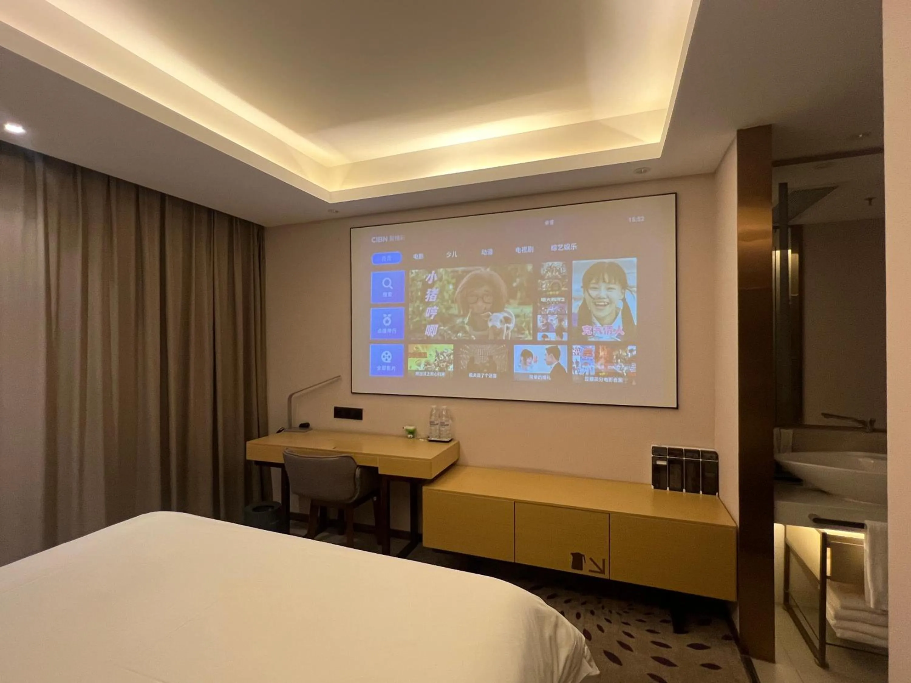 Bed in Lavande Hotel Shenzhen International Convention and Exhibition Center Fuhai West Subway Station