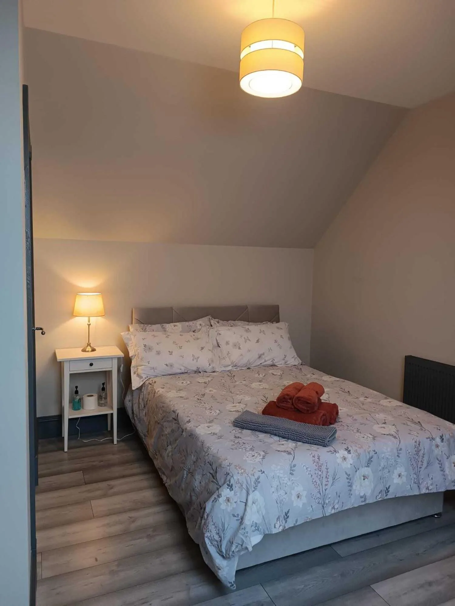 Bedroom, Bed in Woodgrove Holiday Homes