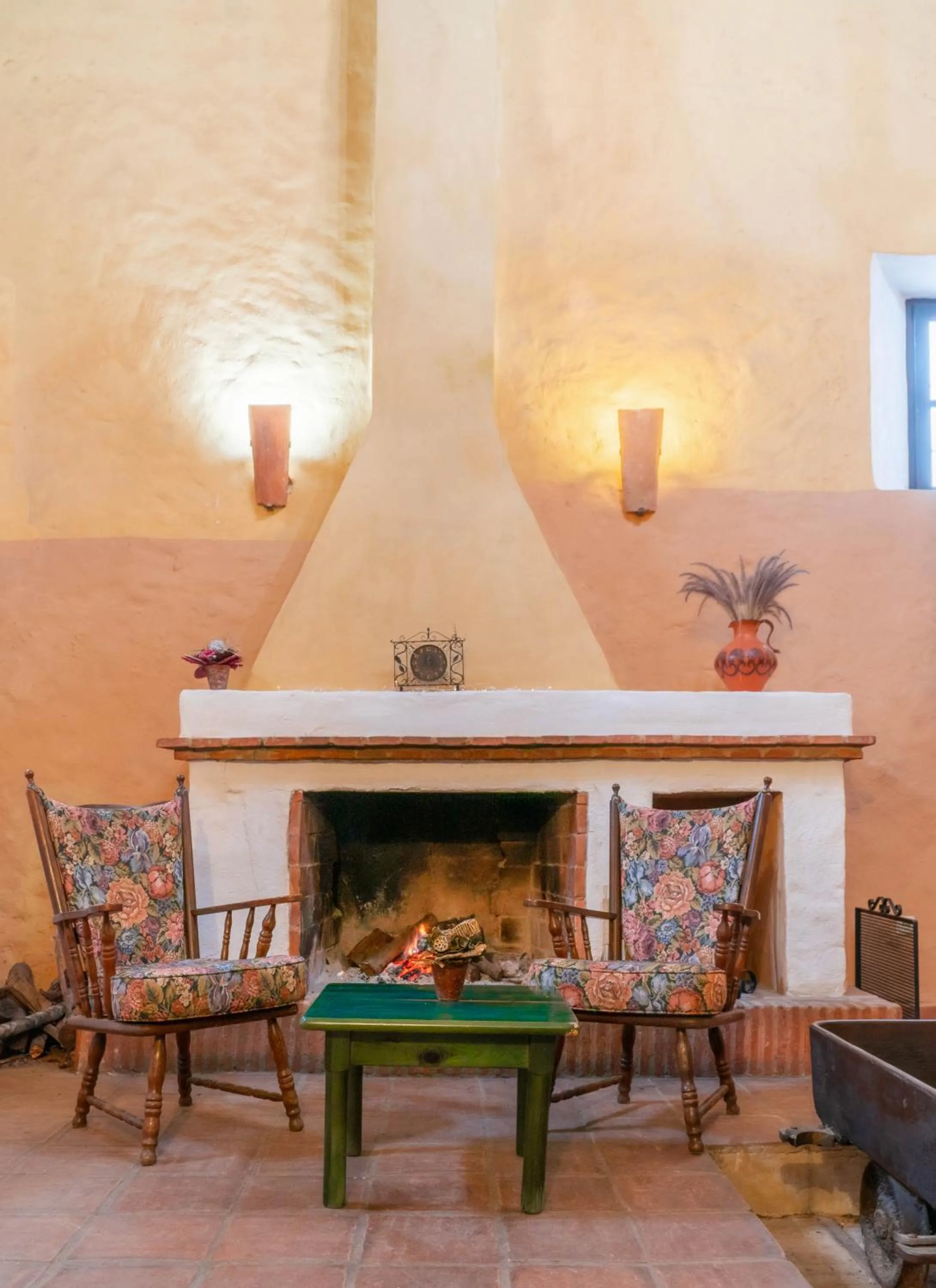 Property building in Hotel Almejí