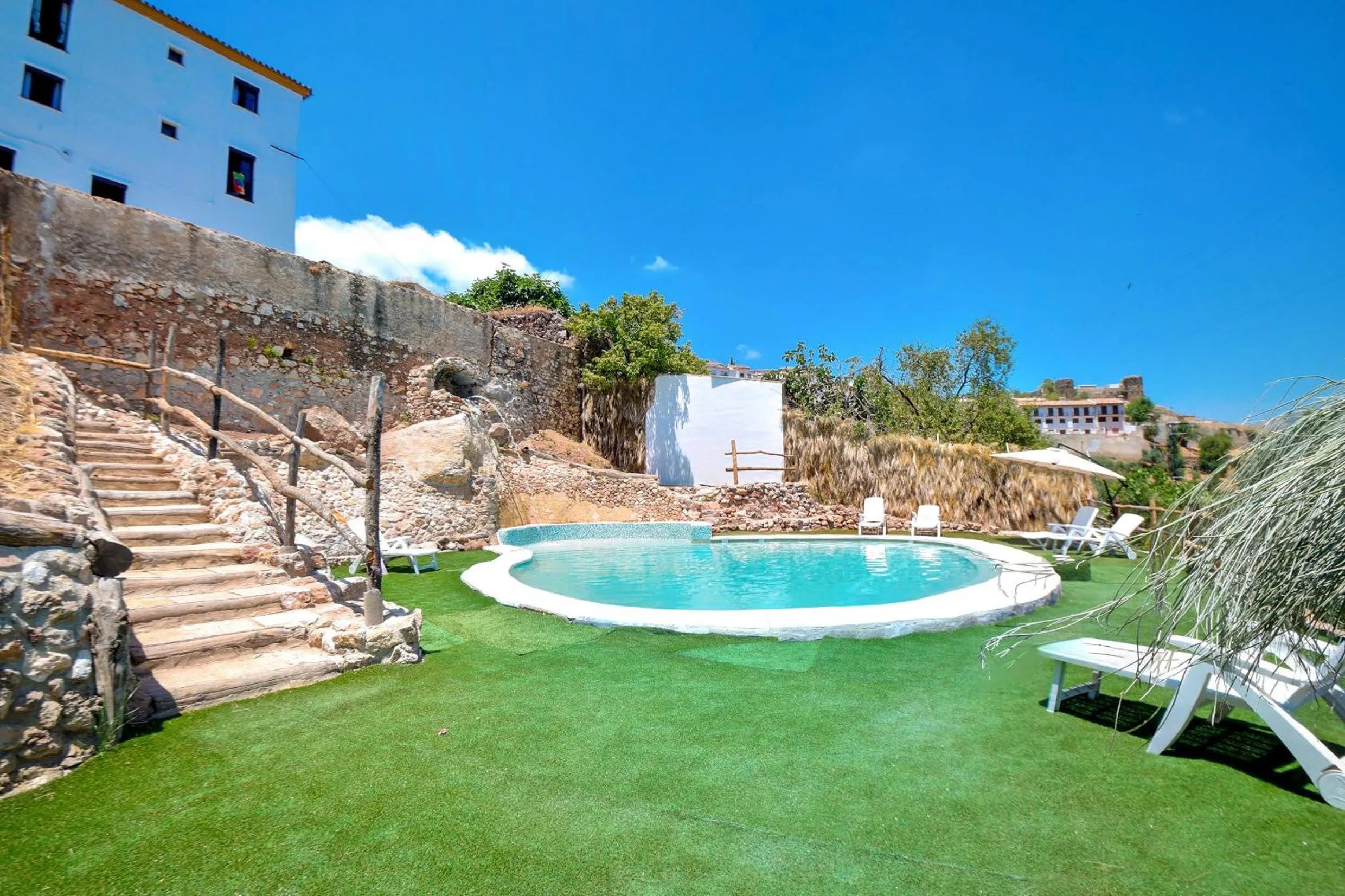 Swimming pool in Hotel Almejí