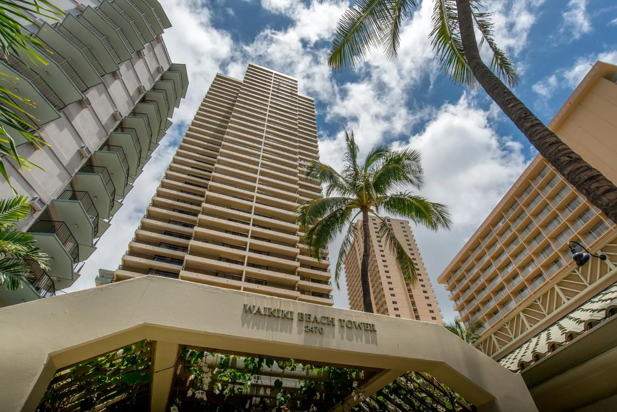 Facade/entrance in Waikiki Beach Tower
