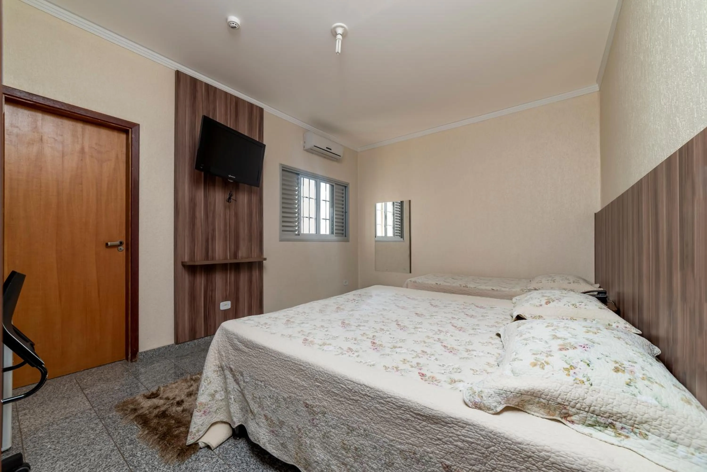 Bed in Solar Plaza Hotel