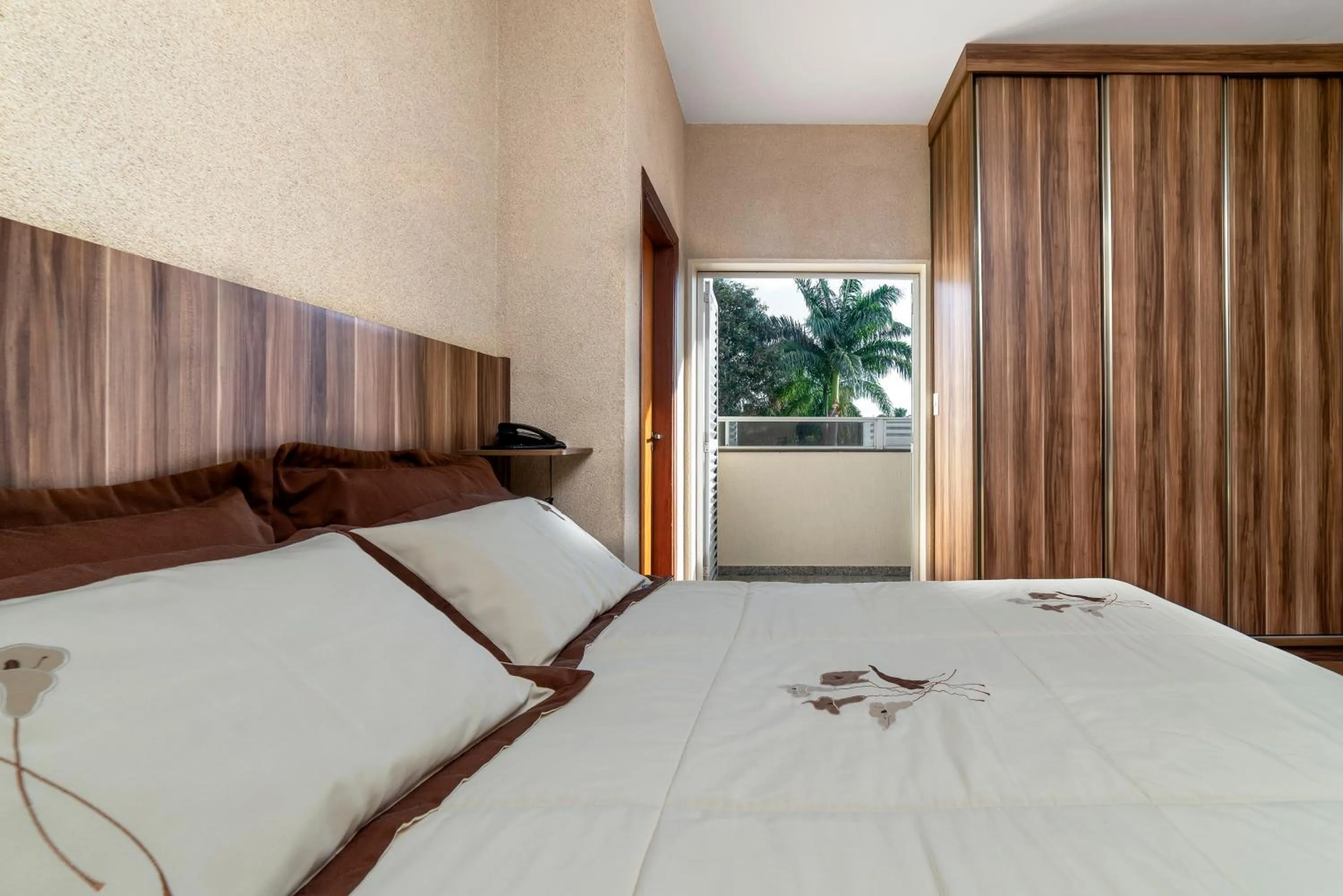 Bed in Solar Plaza Hotel