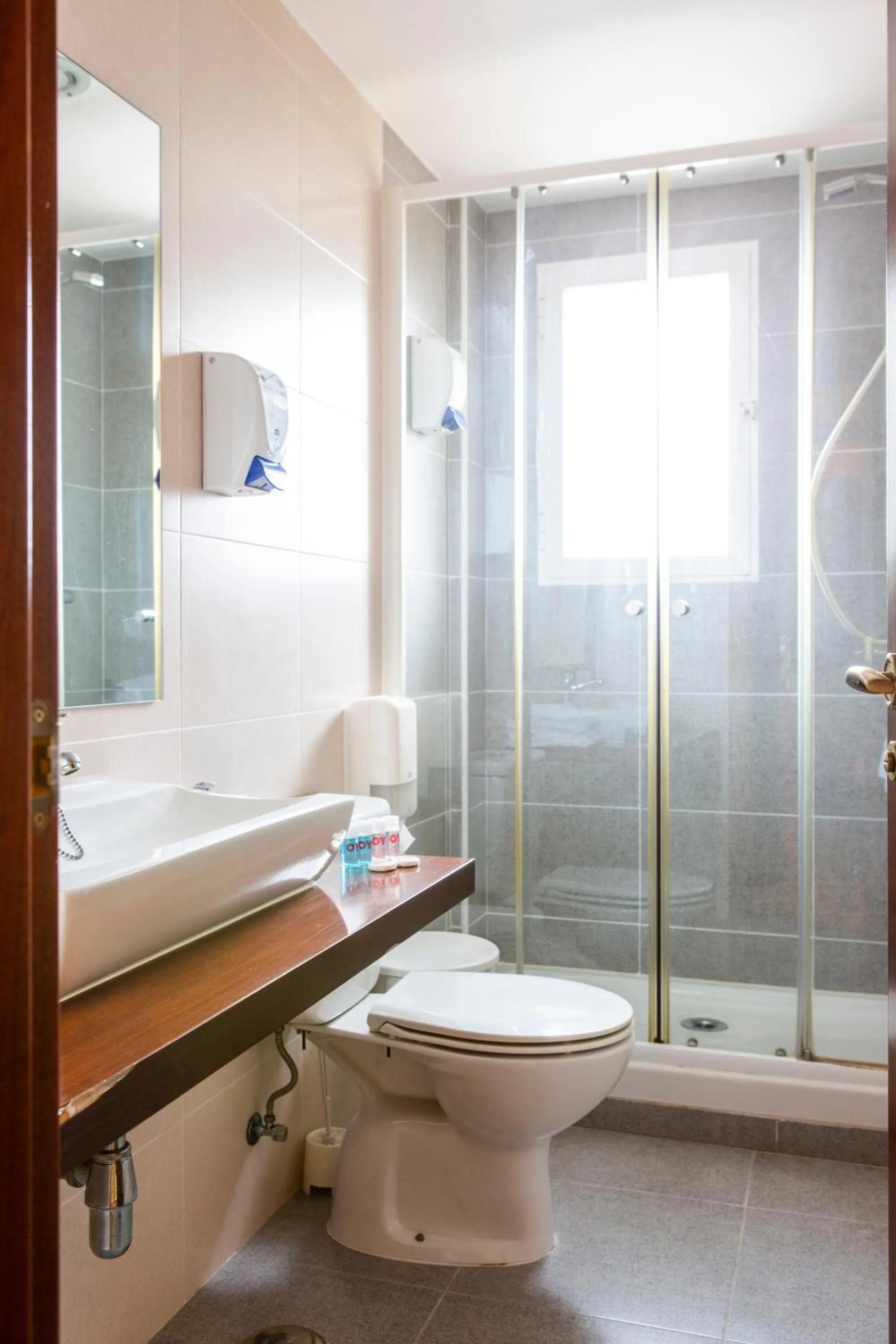 Shower in Hotel Mavi