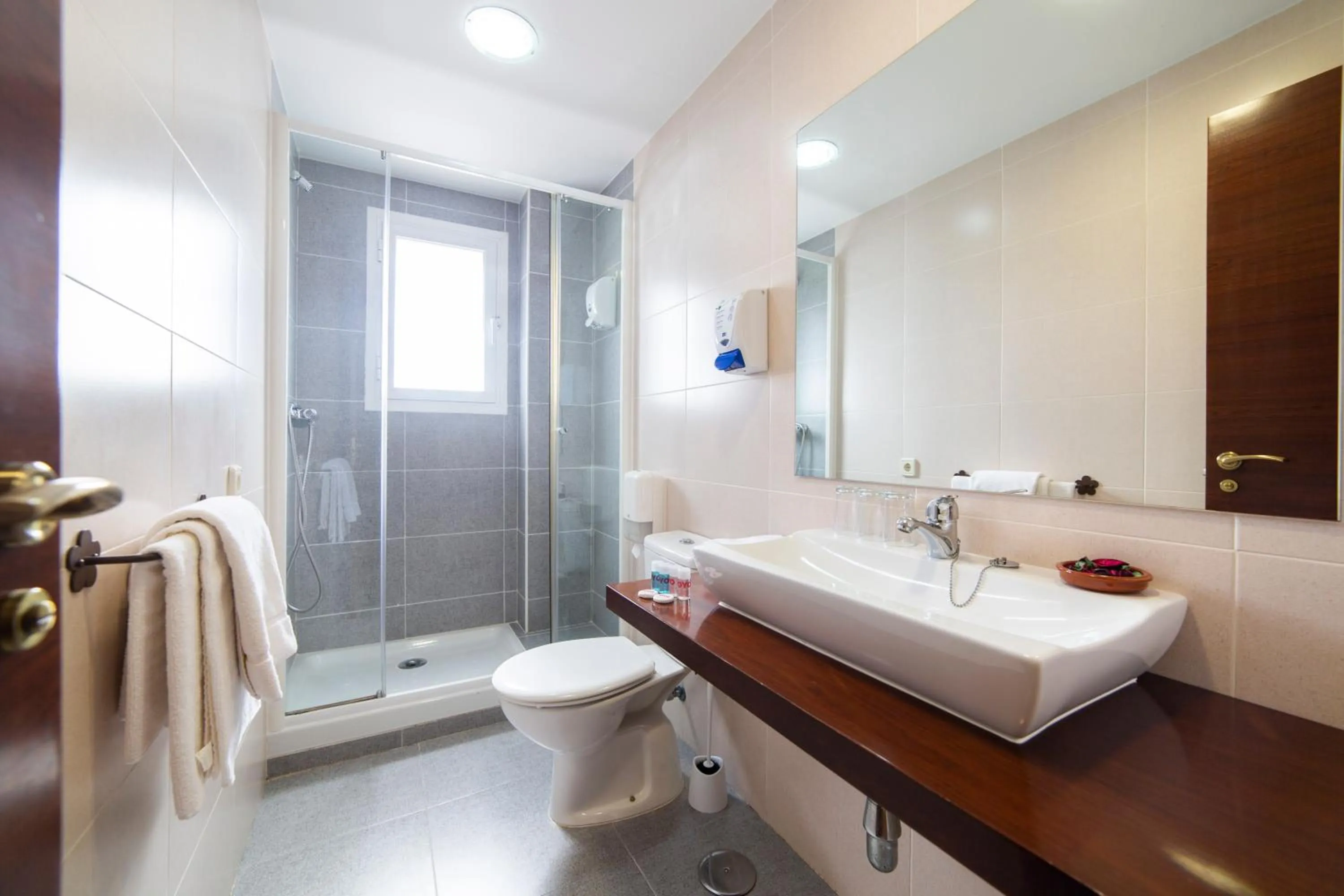 Shower in Hotel Mavi